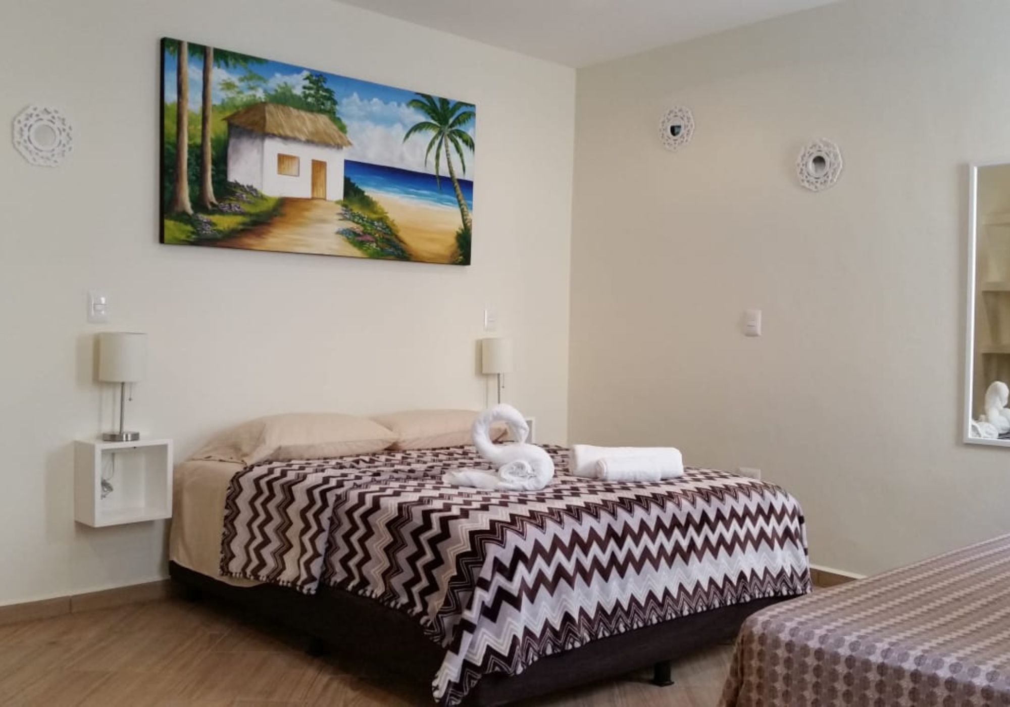 Hotel en operaci&oacute;n, a unos minutos de la playa, en venta Playa del Carmen.