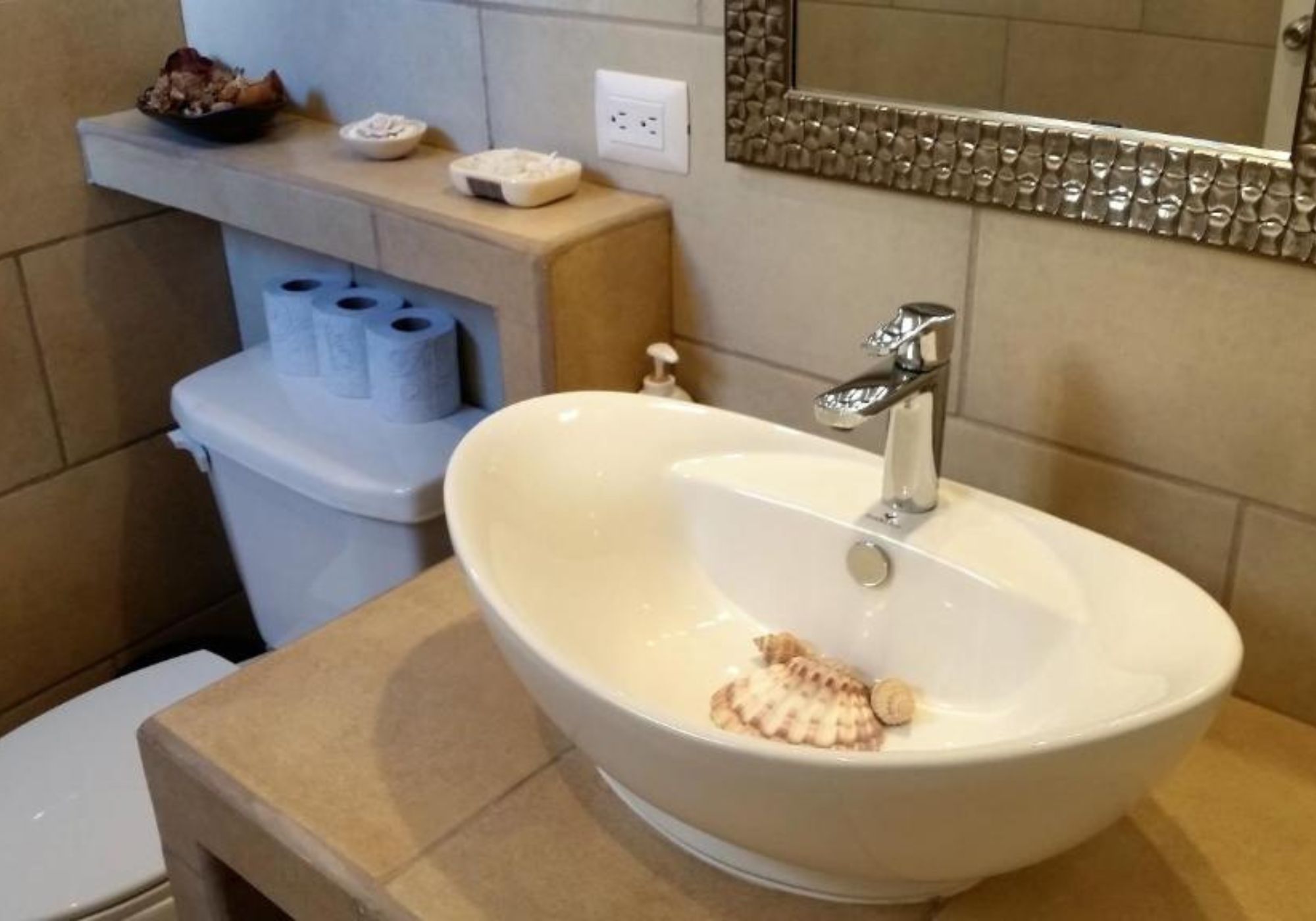 Hotel en operaci&oacute;n, a unos minutos de la playa, en venta Playa del Carmen.