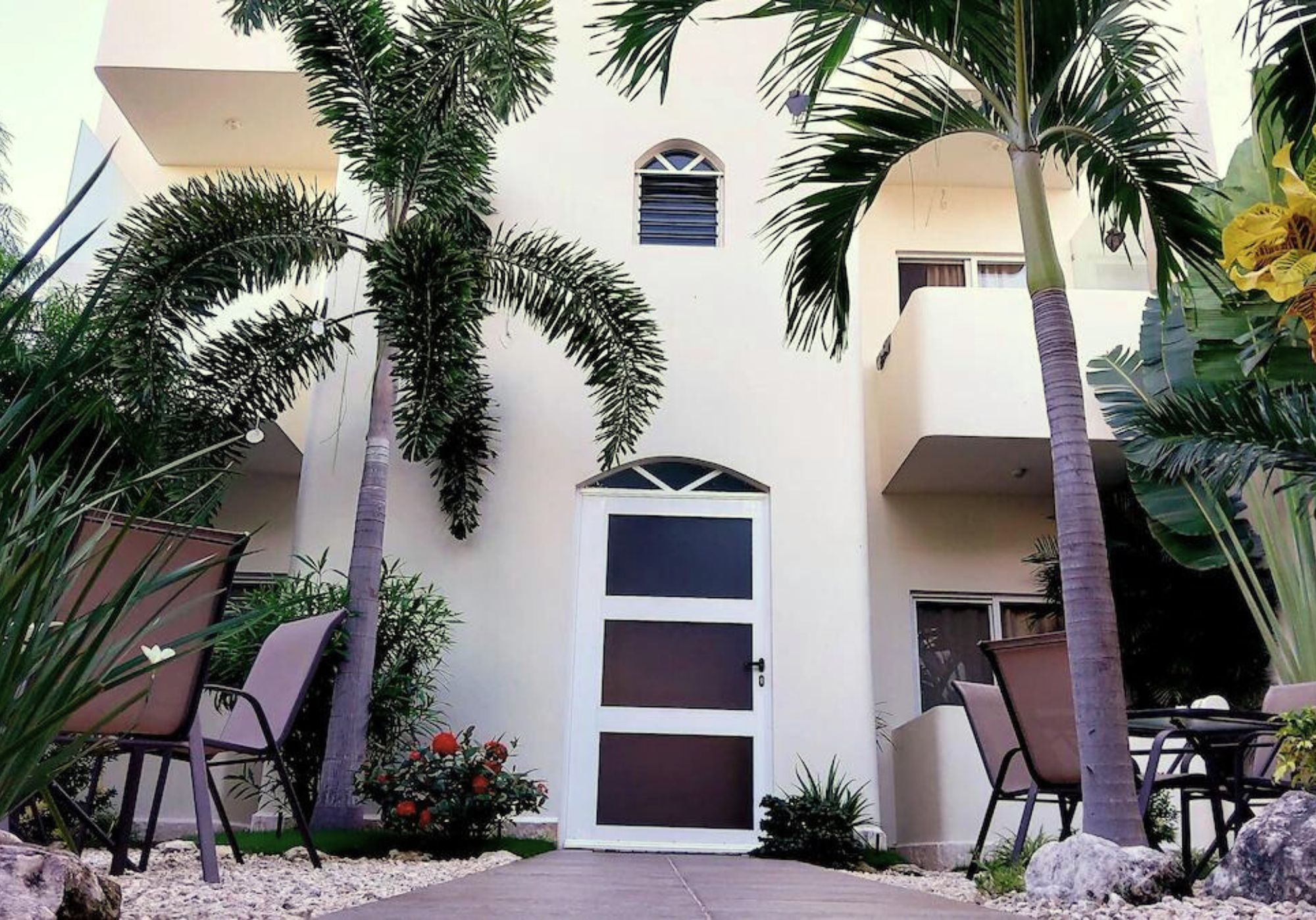 Hotel en operaci&oacute;n, a unos minutos de la playa, en venta Playa del Carmen.