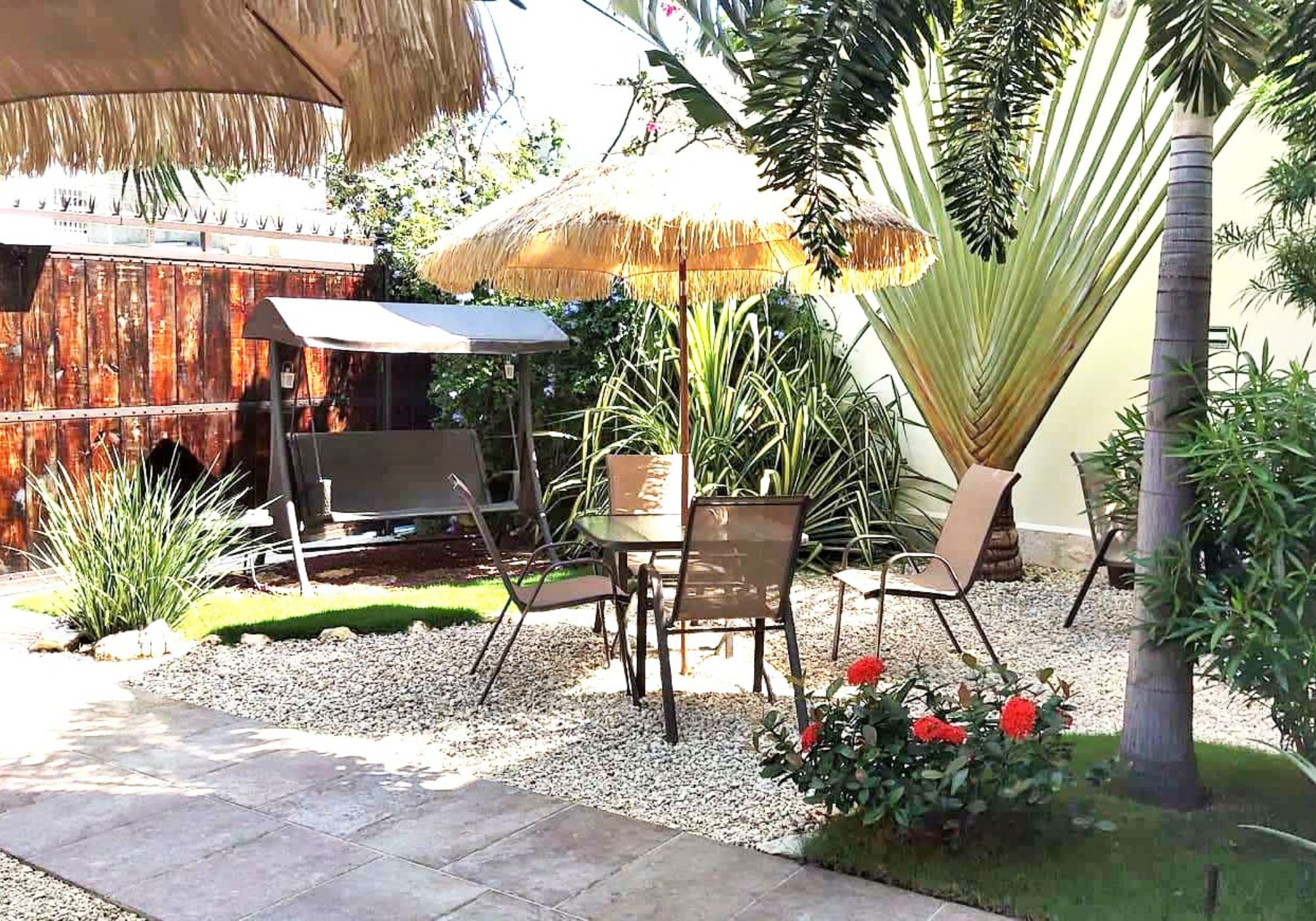 Hotel en operaci&oacute;n, a unos minutos de la playa, en venta Playa del Carmen.