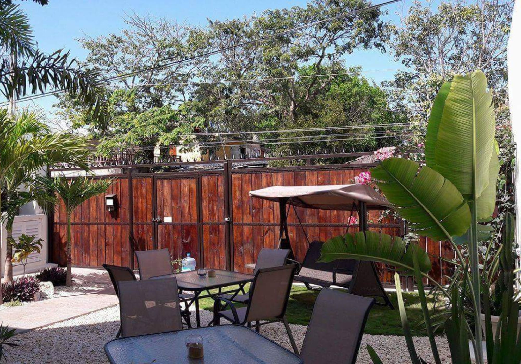 Hotel en operaci&oacute;n, a unos minutos de la playa, en venta Playa del Carmen.