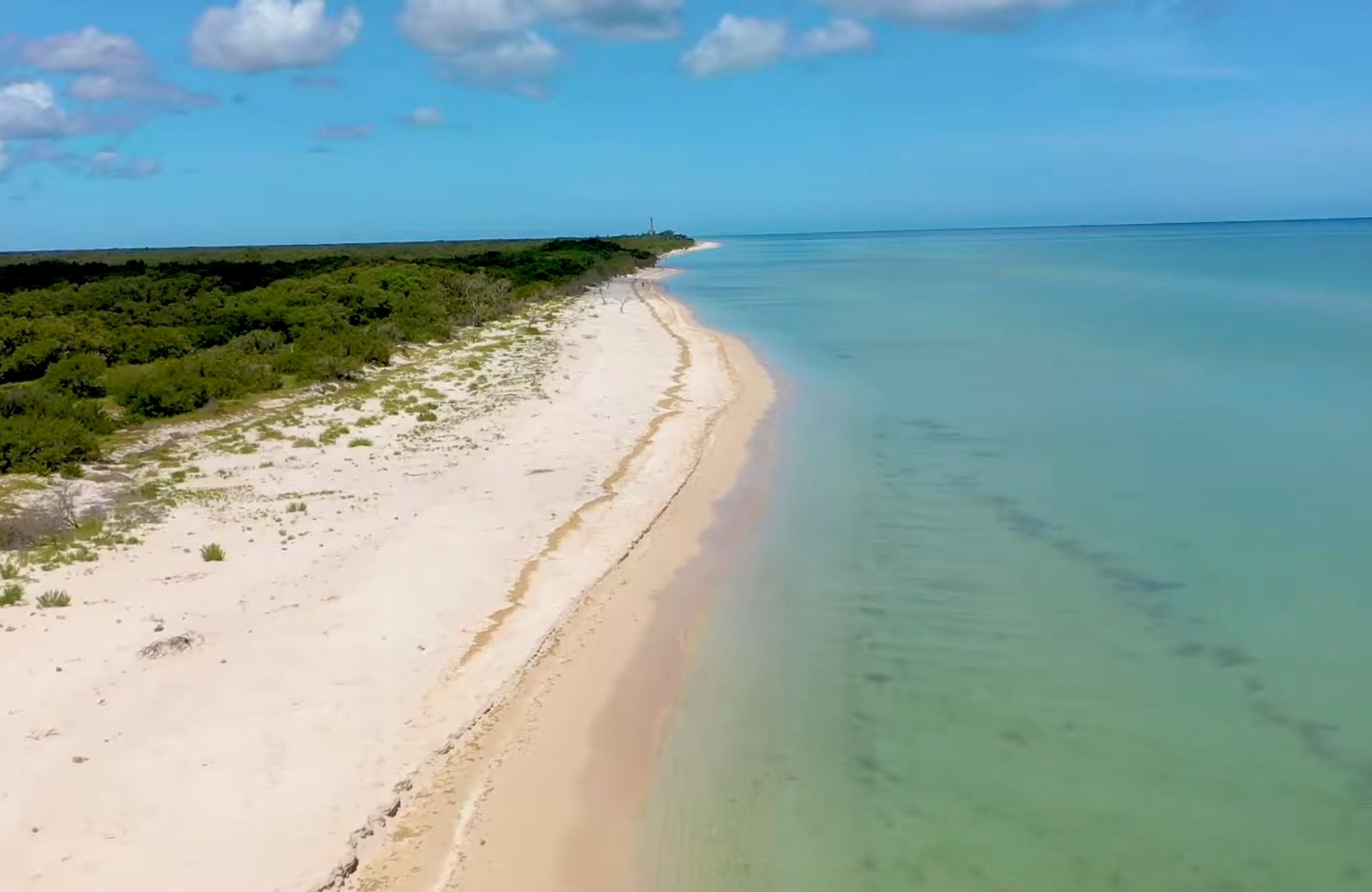 Lote frente al mar de 9,404 m2, multifamiliar, en venta Yucatan.