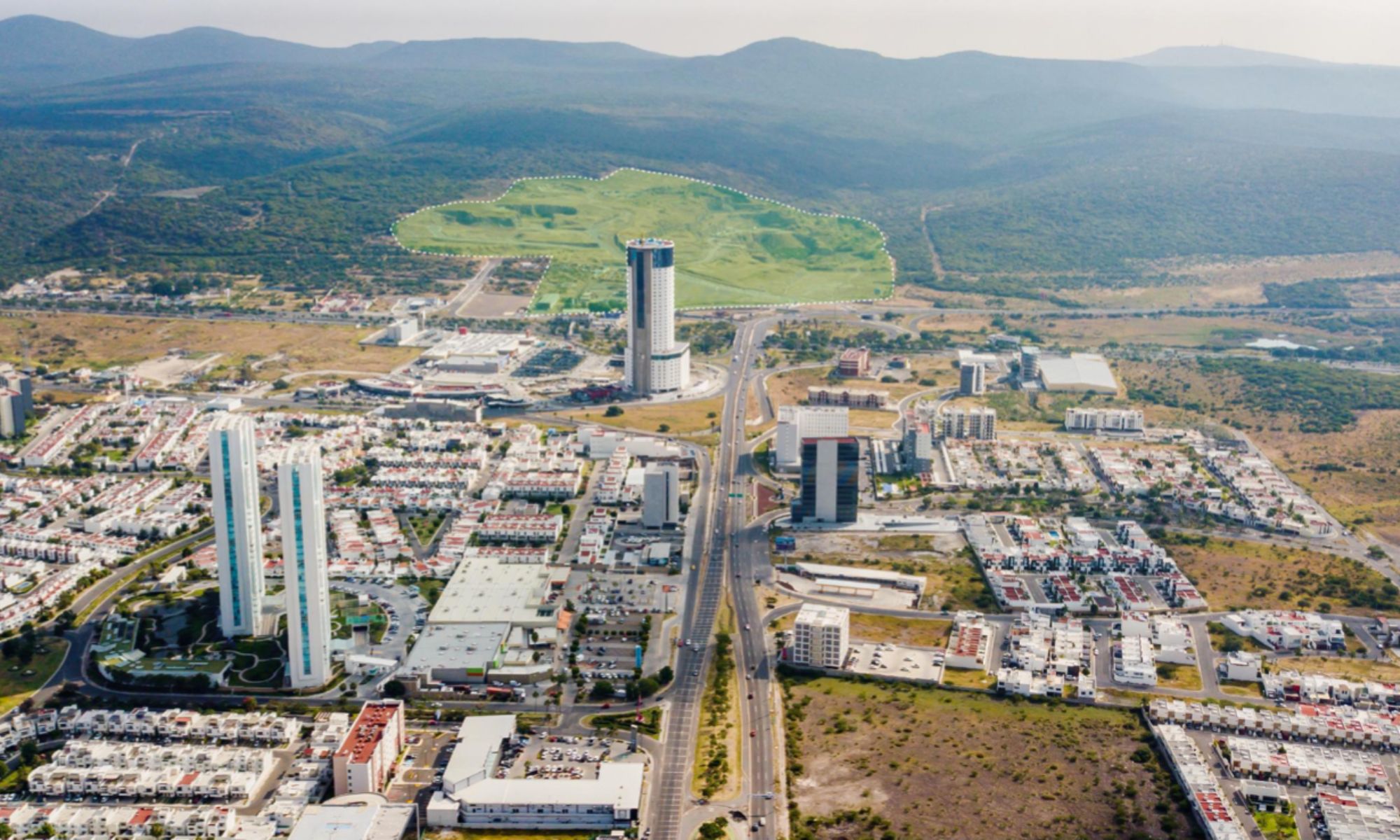 Macrolote de 6,785 m2 uso mixto, en zona comercial, en venta Quer&eacute;taro.