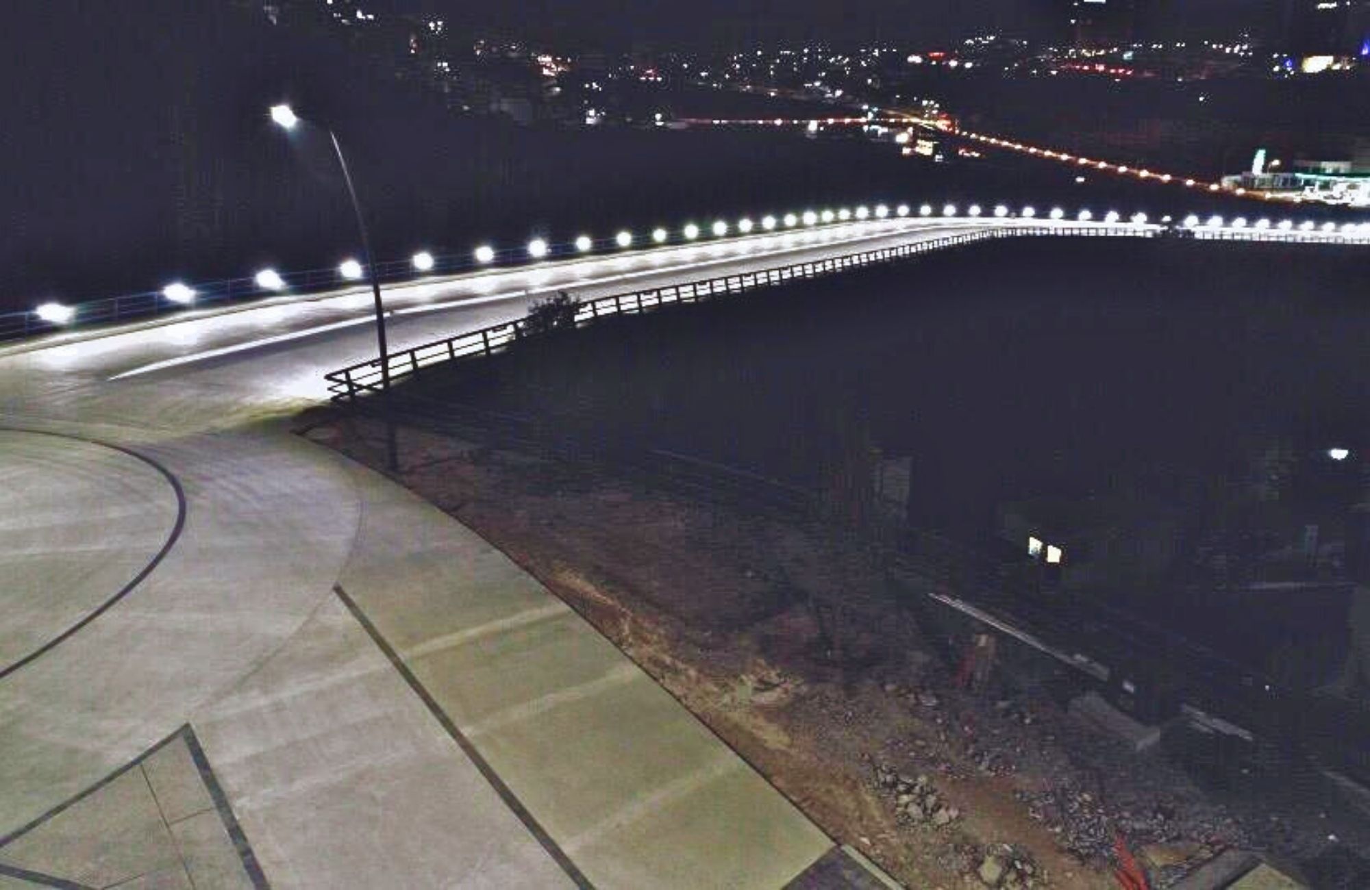 Macrolote comercial de 1,763 m2 sobre avenida, en preventa Quer&eacute;taro.