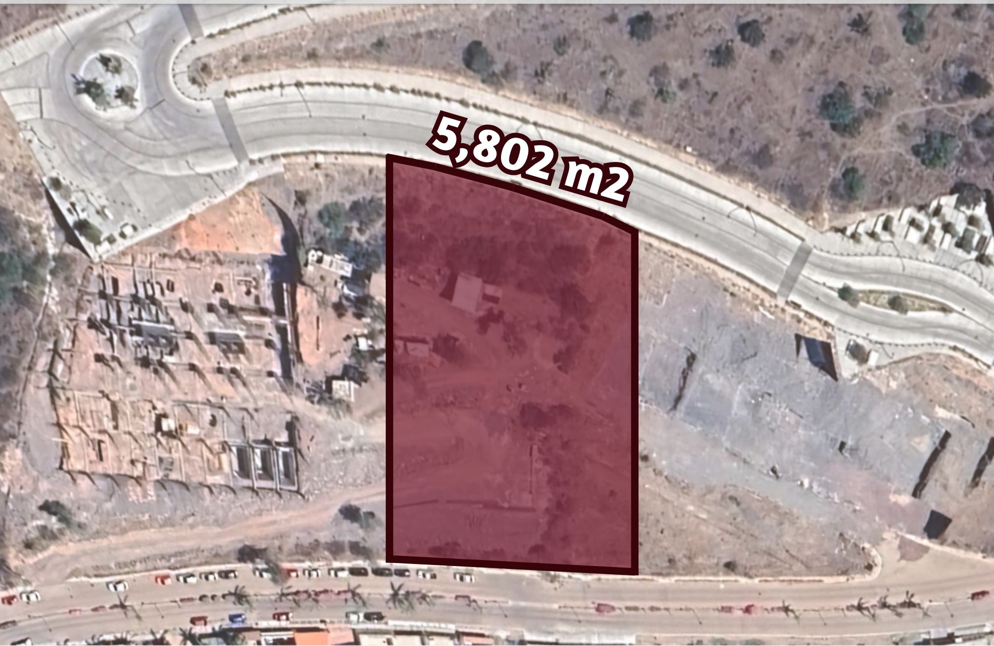Macrolote mixto de 5,327 m2 en desarrollo urbano vertical, venta Quer&eacute;taro.