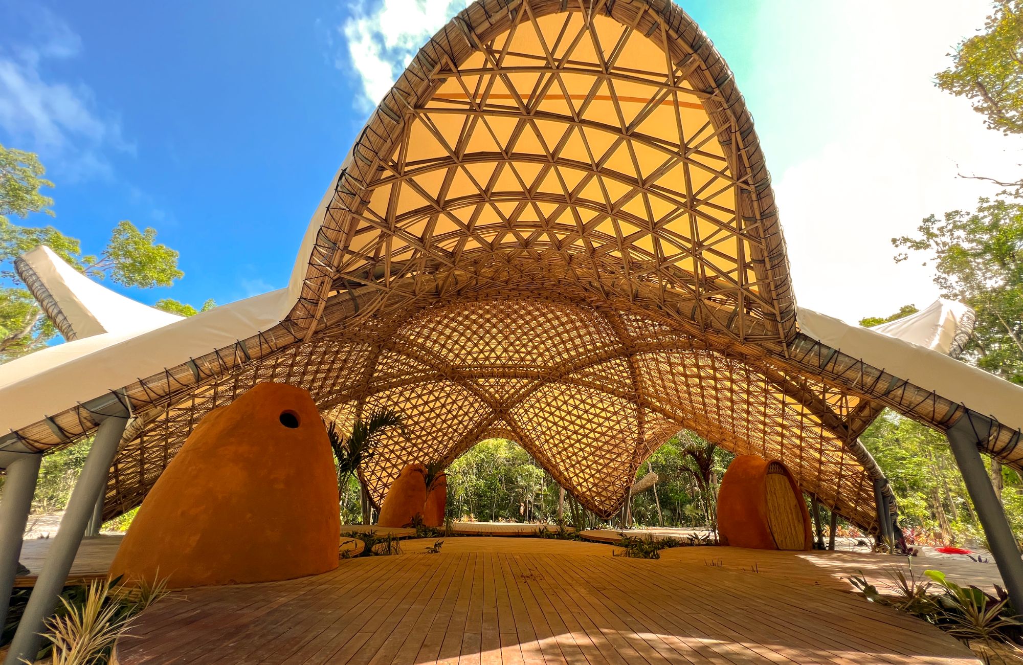 Macrolote multifamiliar de 951 m2, en residencial privado, en venta Tulum