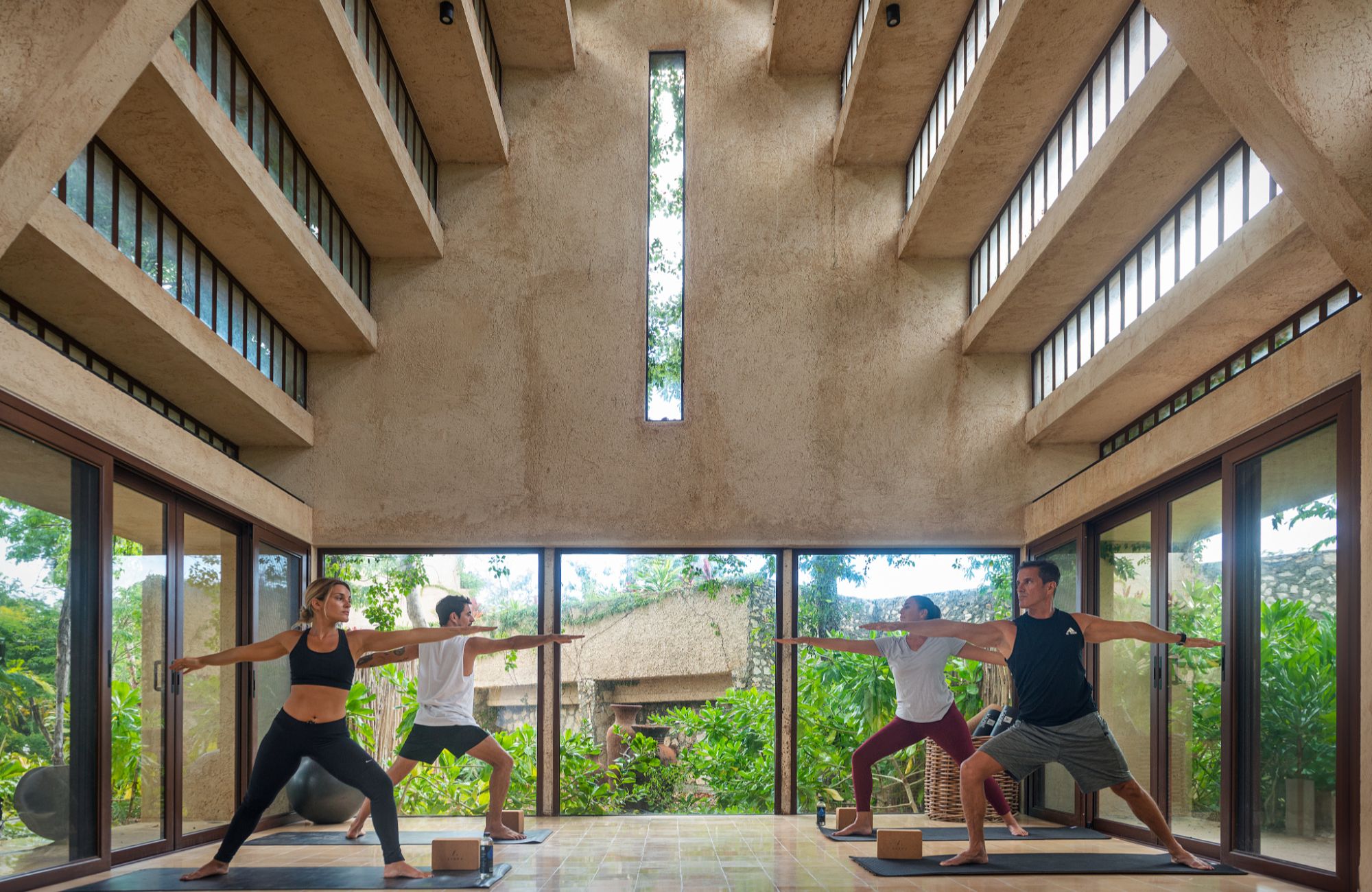 Macrolote multifamiliar de 951 m2, en residencial privado, en venta Tulum