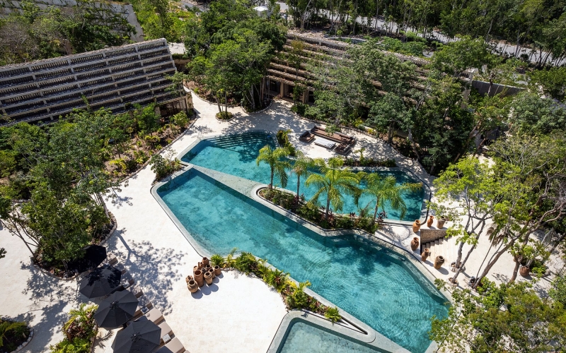 Macrolote multifamiliar de 1,276 m2, en residencial privado, en venta Tulum.