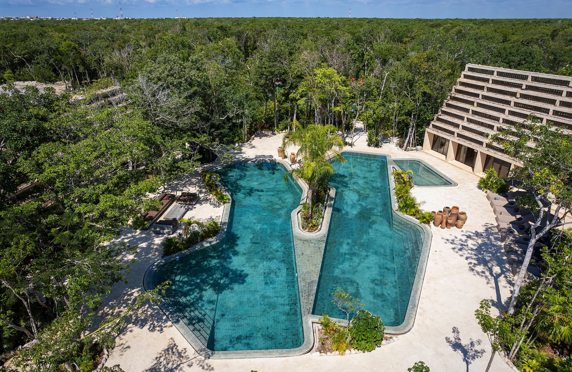 Macrolote multifamiliar de 3,821 m2, en residencial privado, en venta Tulum.