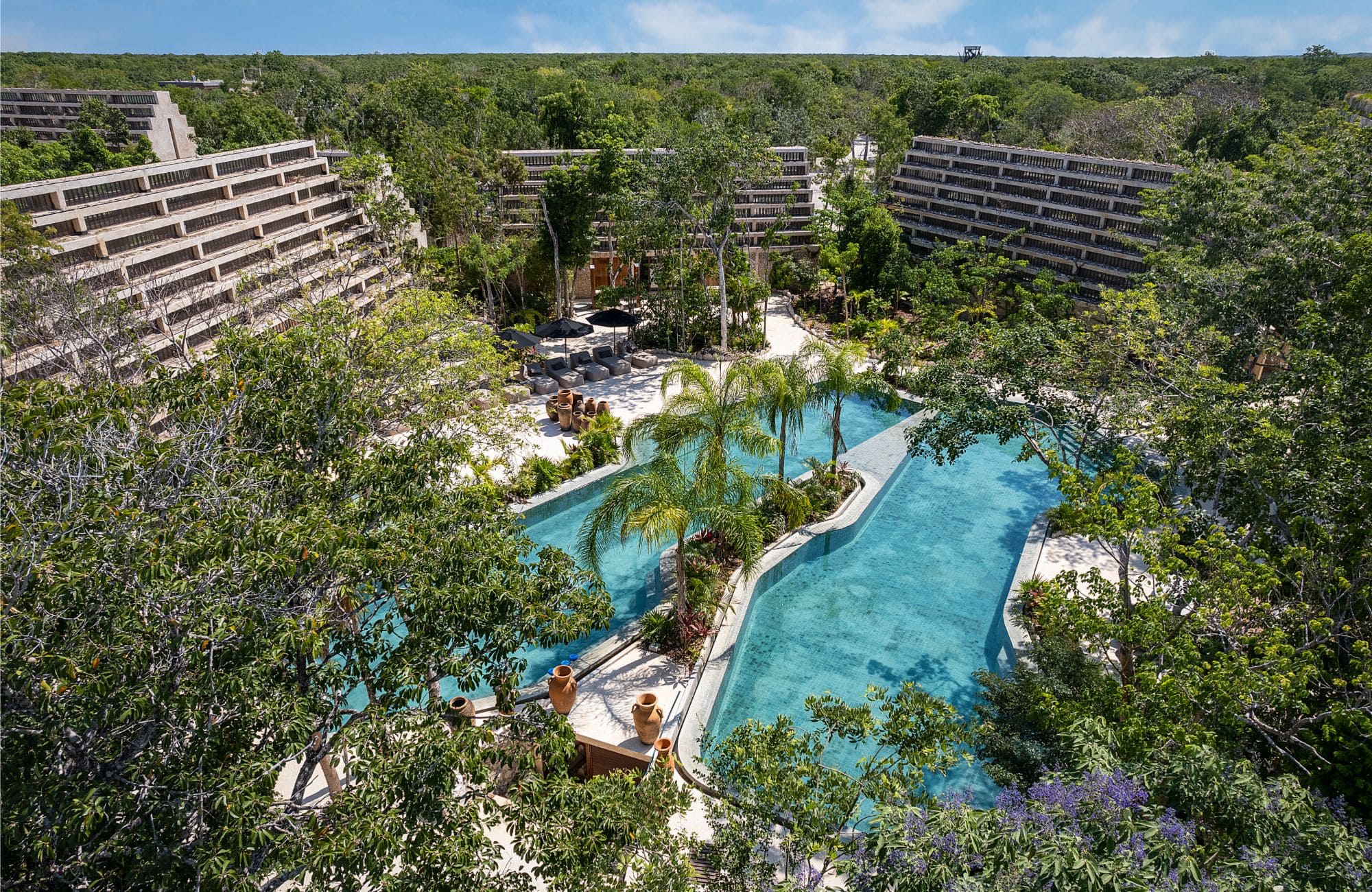 Macrolote multifamiliar de 3,821 m2, en residencial privado, en venta Tulum.