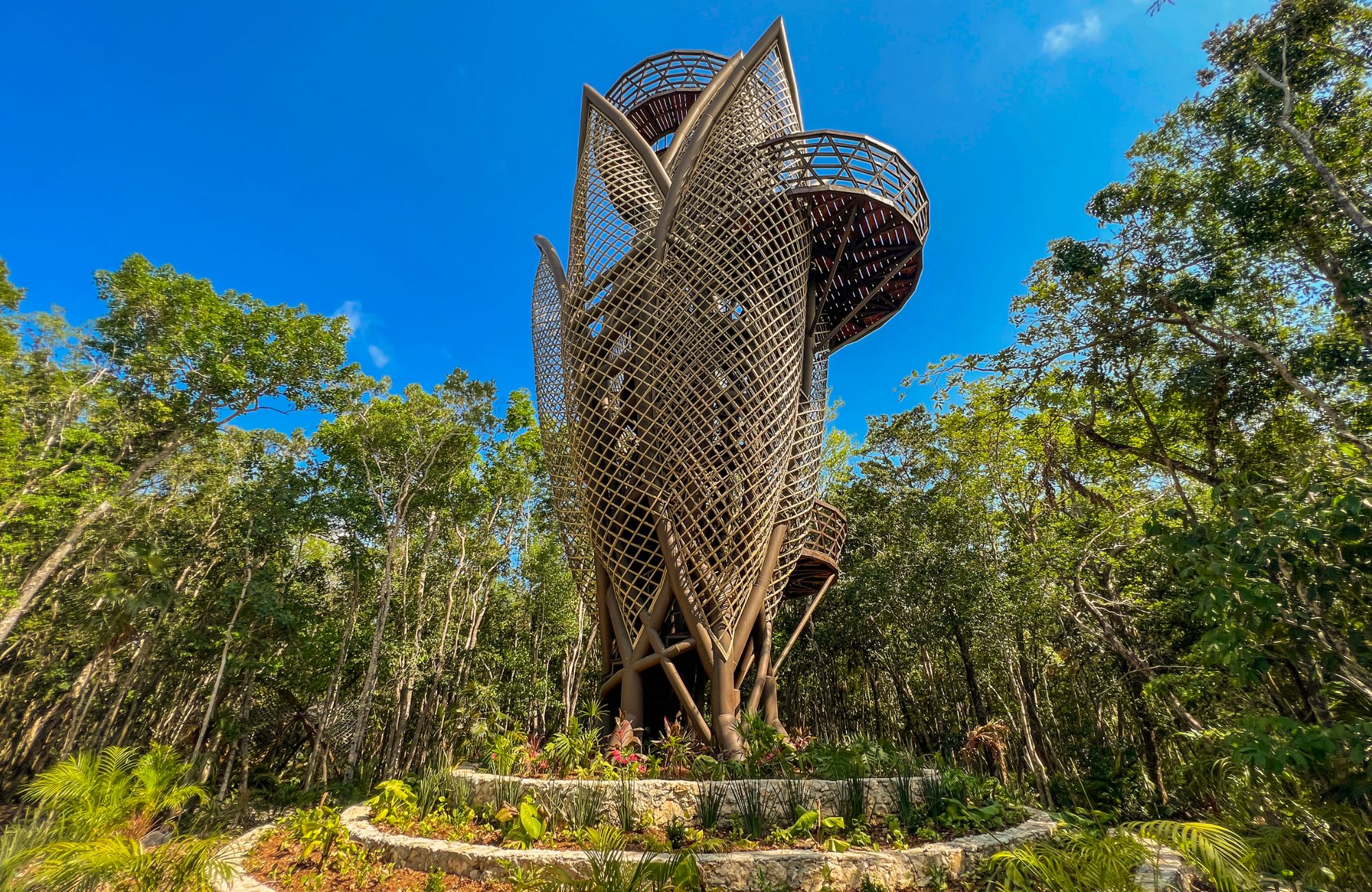 Macrolote multifamiliar de 3,821 m2, en residencial privado, en venta Tulum.