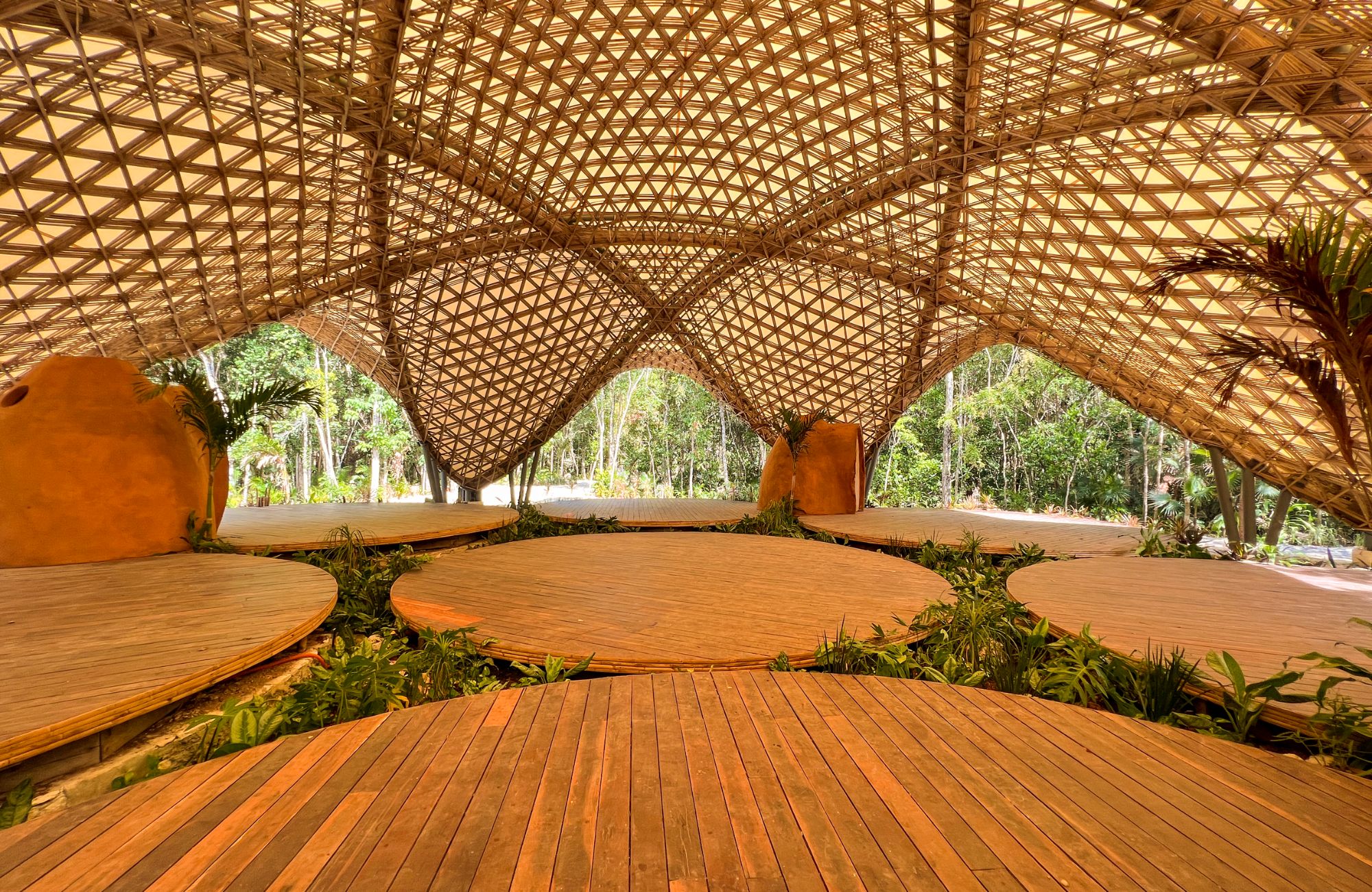 Macrolote multifamiliar de 1,575 m2, en residencial privado, en venta Tulum.