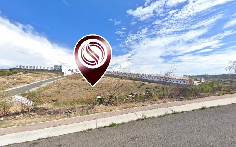 Lote de 12,062 m2, uso multifamiliar, en venta El Mirador, Quer&eacute;taro.
