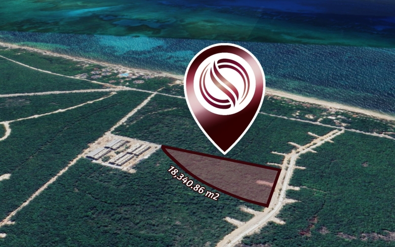 Terreno multifamiliar de 18,340 m2 a minutos del mar, en venta Aldea Zama Tulum.