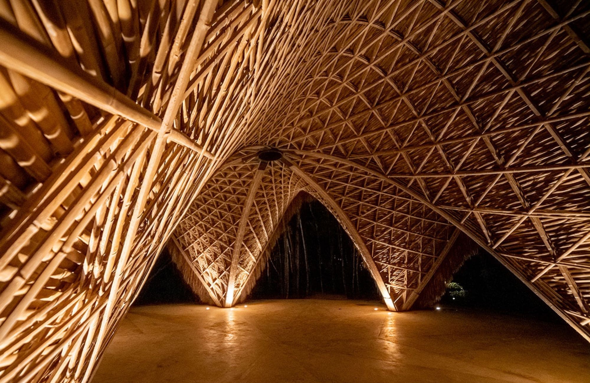 Terreno multifamiliar de 39,374 m2 a minutos del mar, en venta Aldea Zama Tulum.