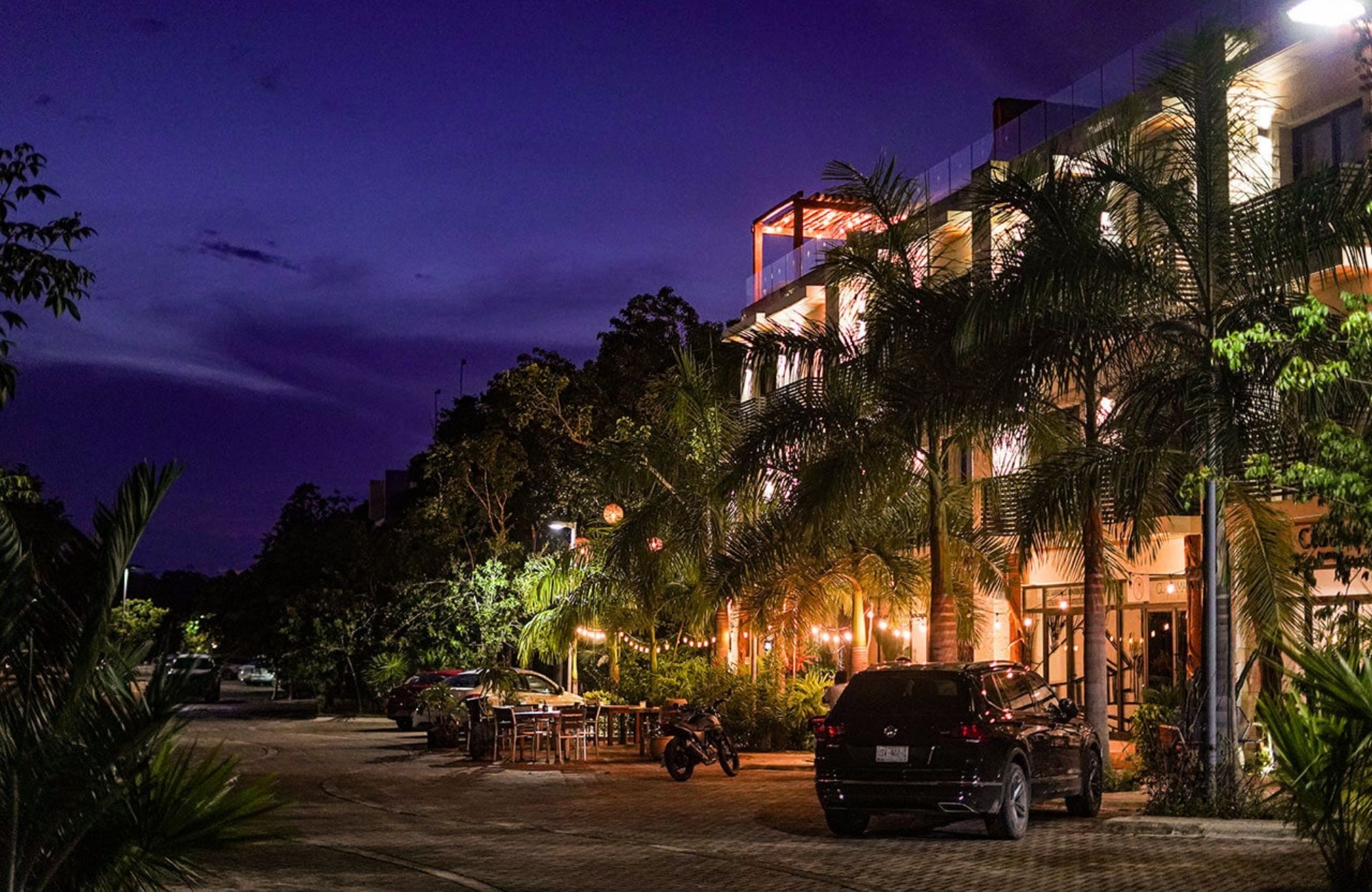 Terreno multifamiliar de 91,490 m2 a minutos del mar, en venta Aldea Zama Tulum.