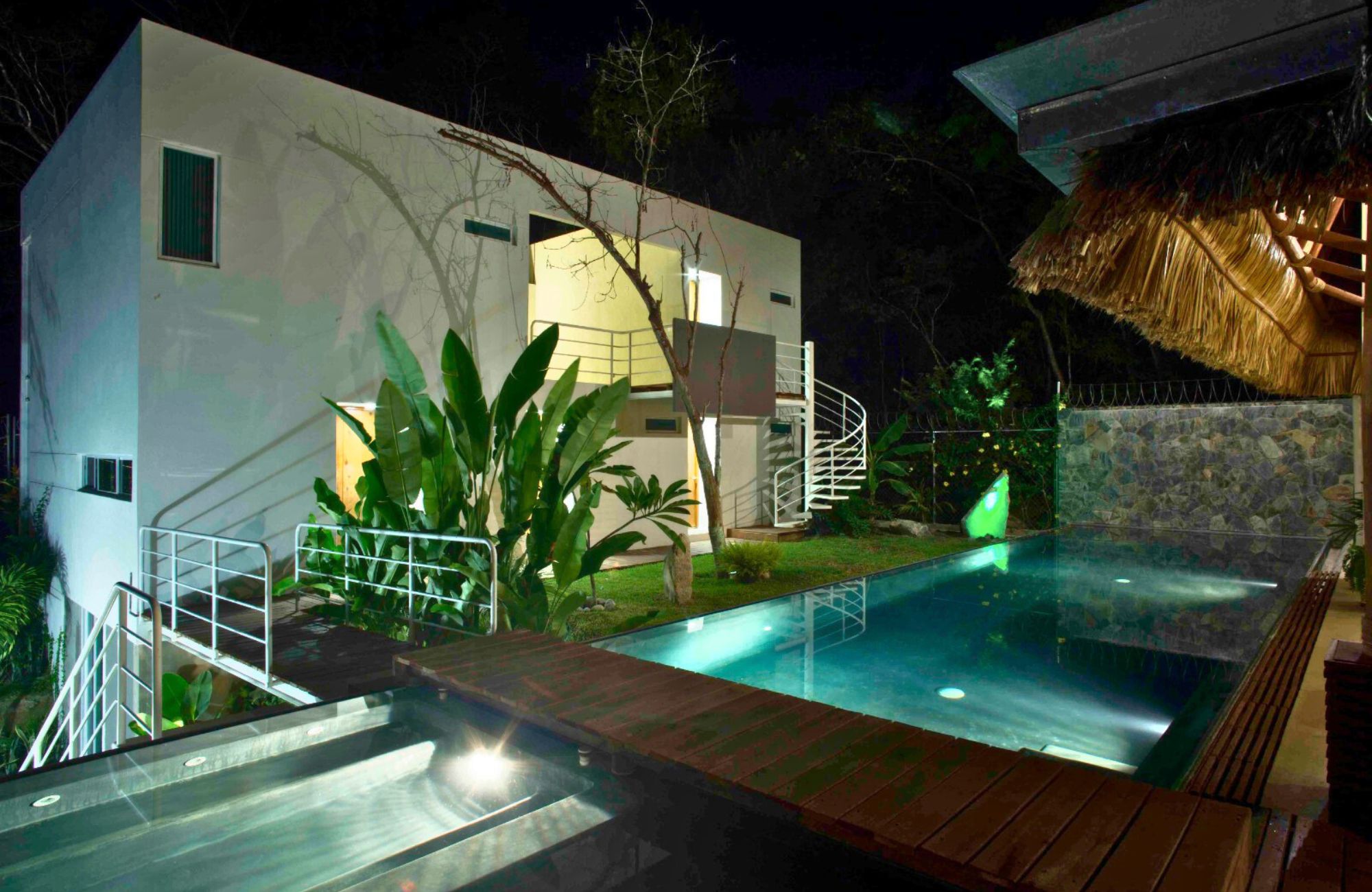 Boutique hotel with 6 bedrooms and private pool, for sale in Sector O, Huatulco.