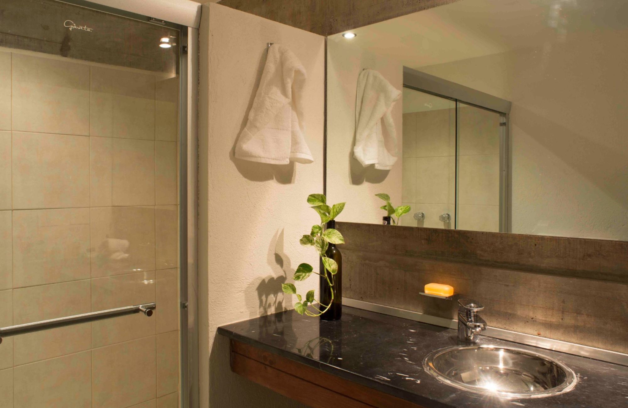 Boutique hotel with 6 bedrooms and private pool, for sale in Sector O, Huatulco.