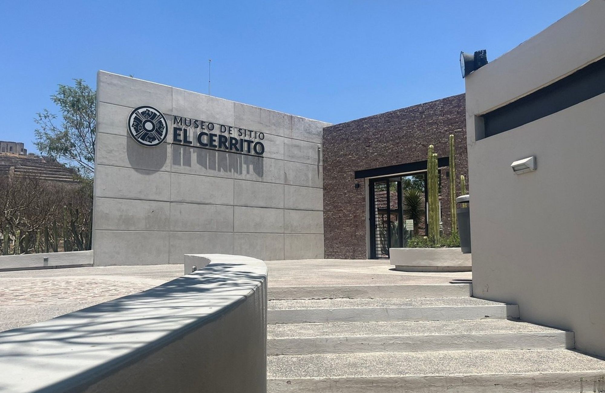 Gran lote de 3,186 m2, uso de suelo habitacional, en venta Quer&eacute;taro.