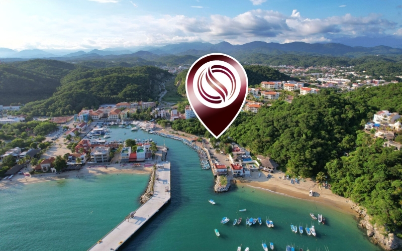 Terreno hotelero con vista al mar, cerca de la playa y la marina, en venta Huatulco.