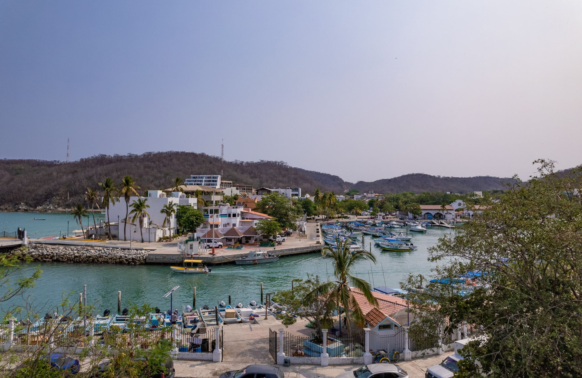 Terreno hotelero con vista al mar, cerca de la playa y la marina, en venta Huatulco.