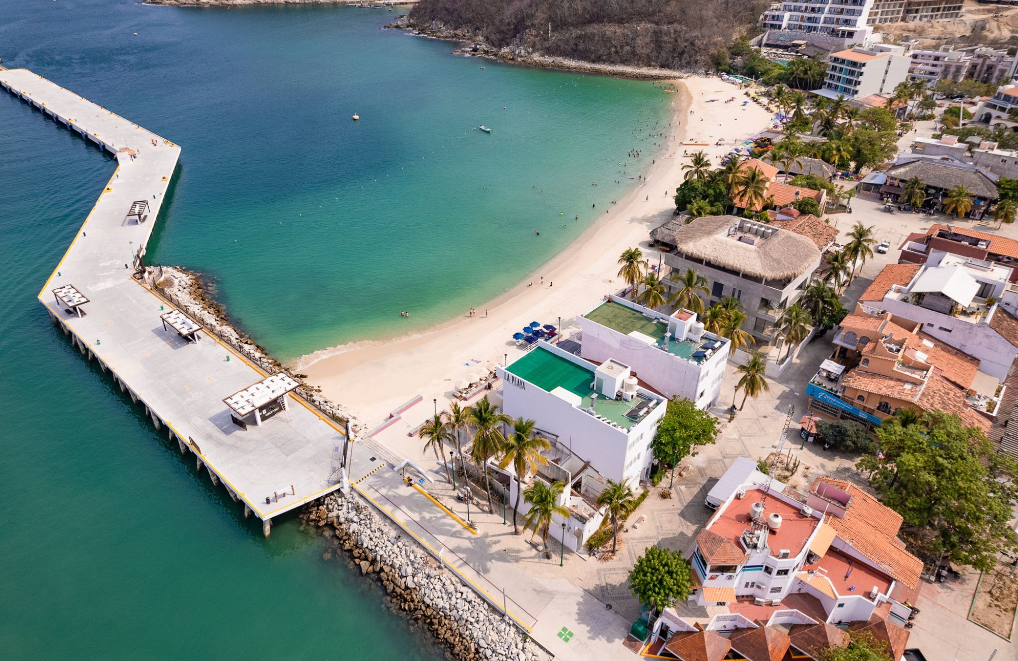 Terreno hotelero con vista al mar, cerca de la playa y la marina, en venta Huatulco.