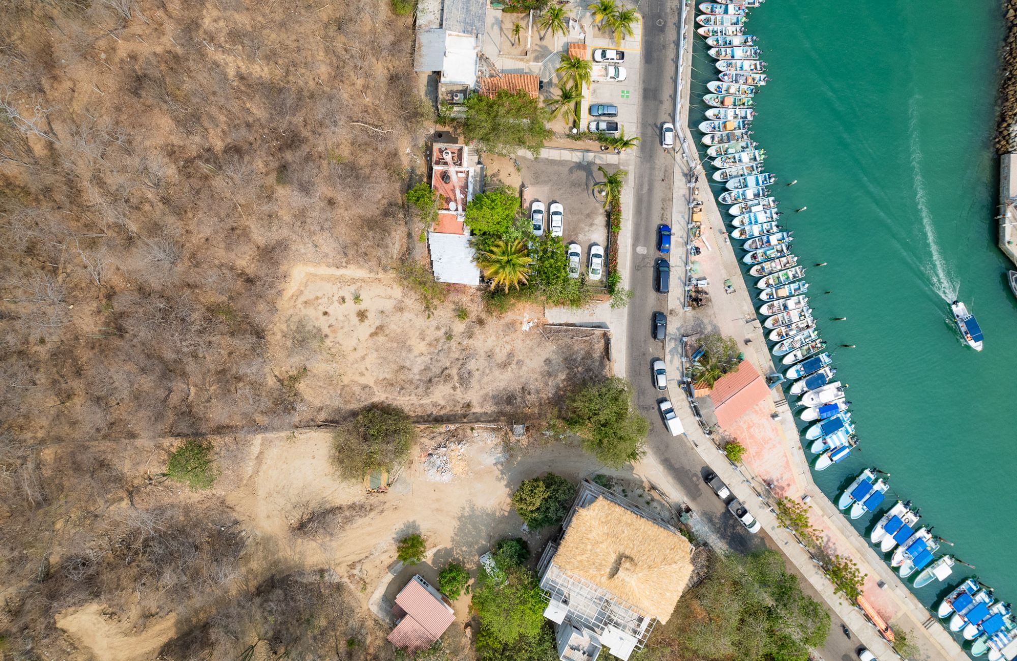 Terreno hotelero con vista al mar, cerca de la playa y la marina, en venta Huatulco.