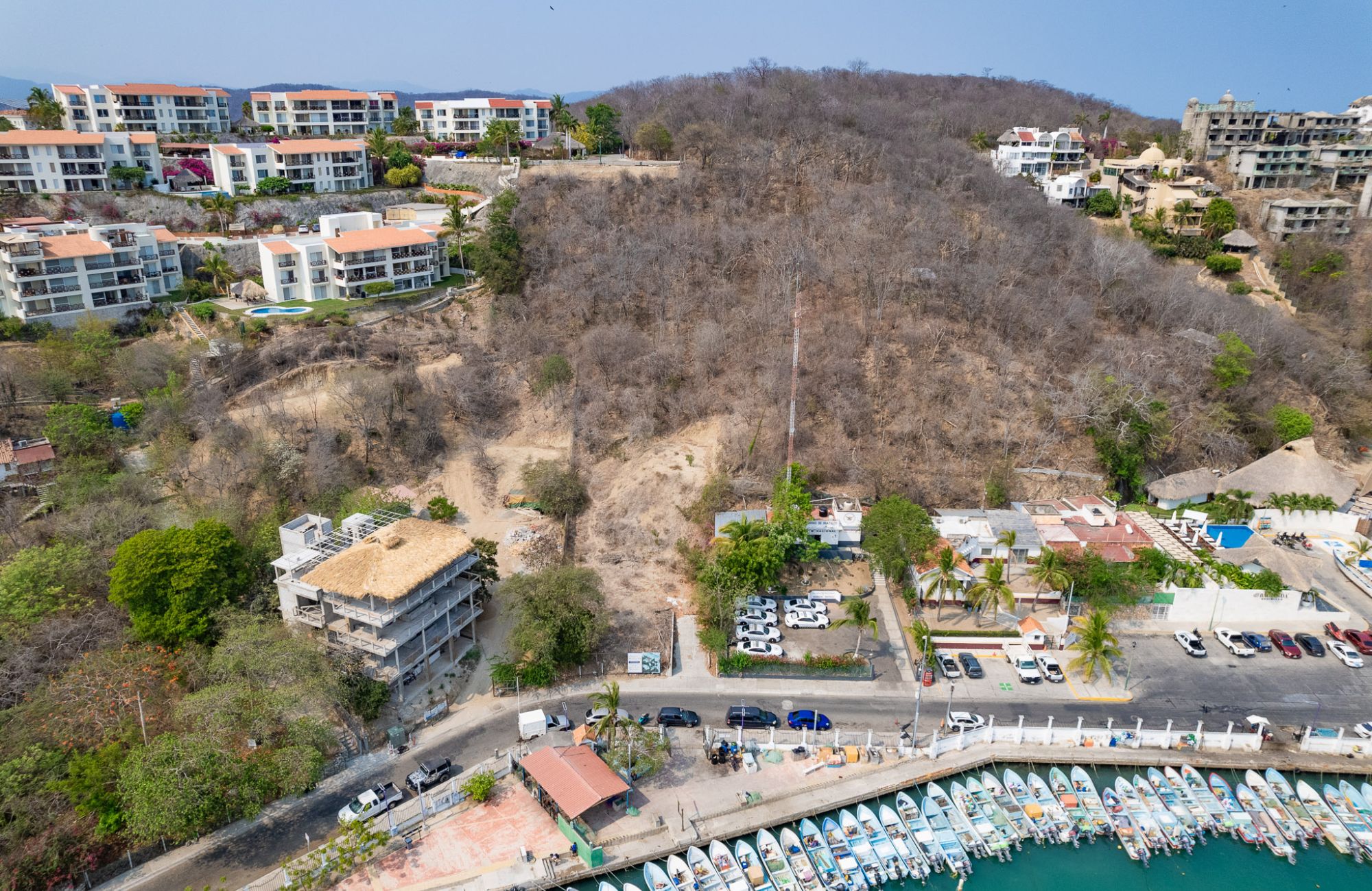 Terreno hotelero con vista al mar, cerca de la playa y la marina, en venta Huatulco.