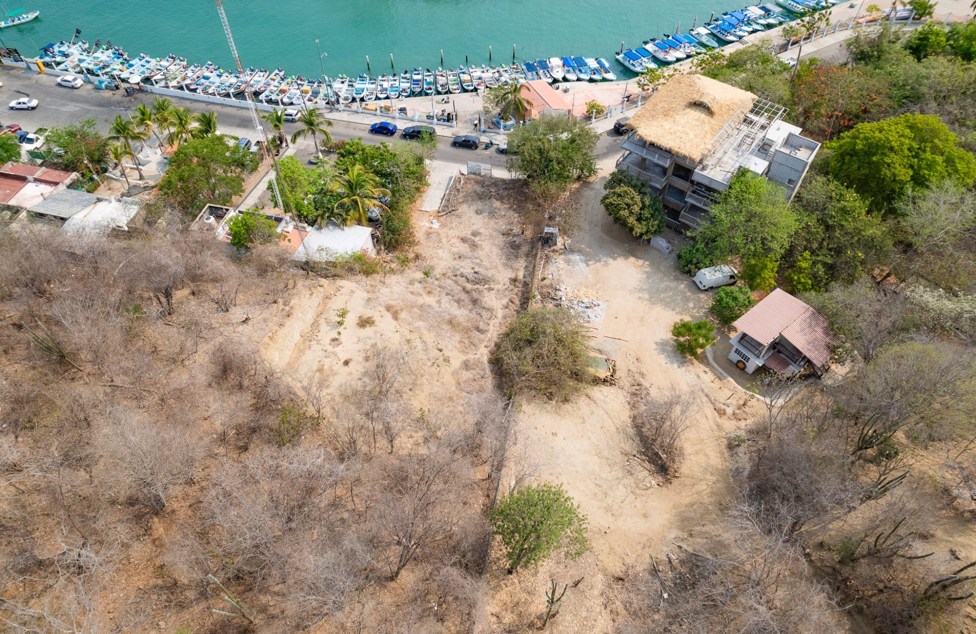 Terreno hotelero con vista al mar, cerca de la playa y la marina, en venta Huatulco.