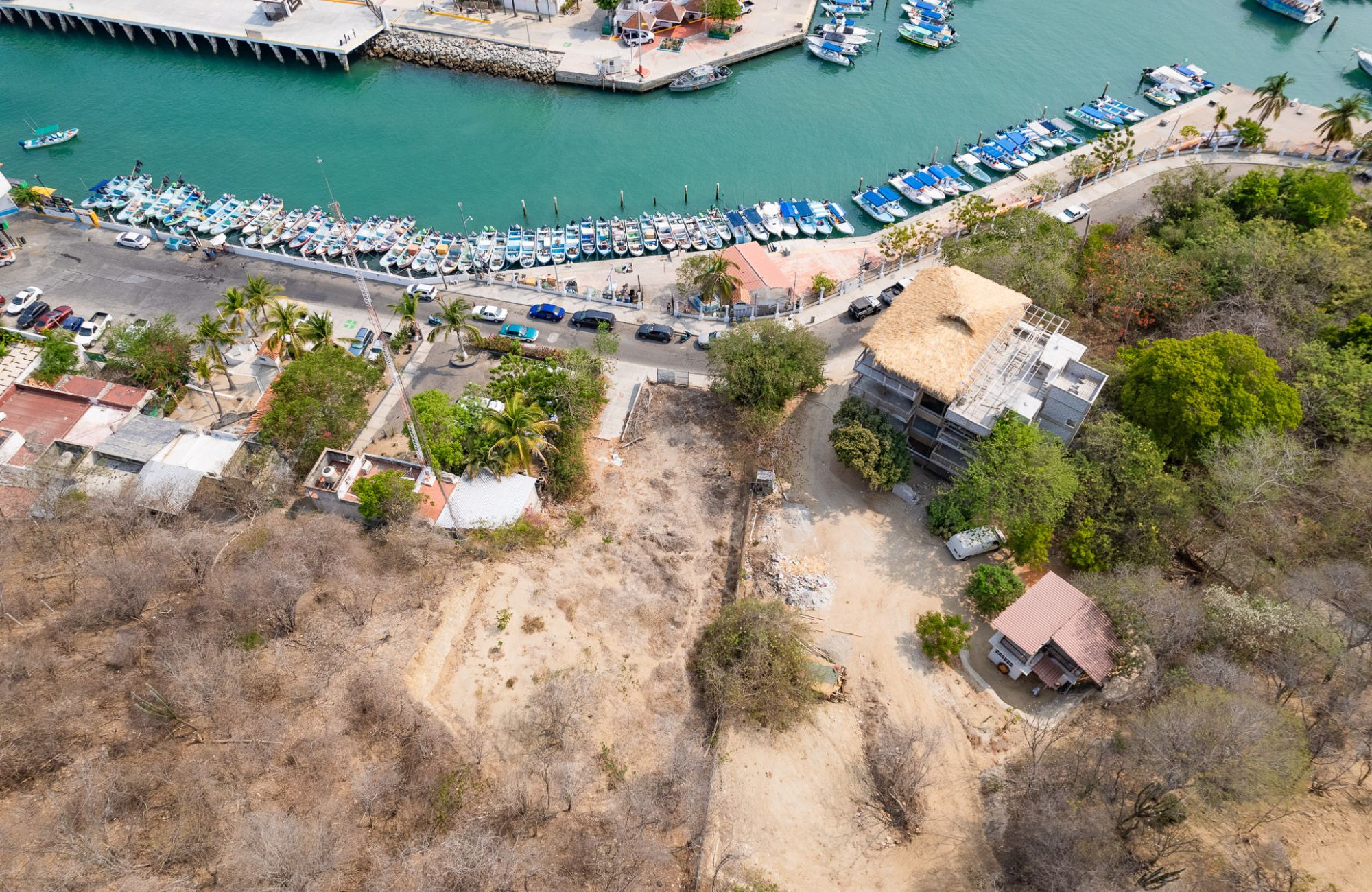 Terreno hotelero con vista al mar, cerca de la playa y la marina, en venta Huatulco.