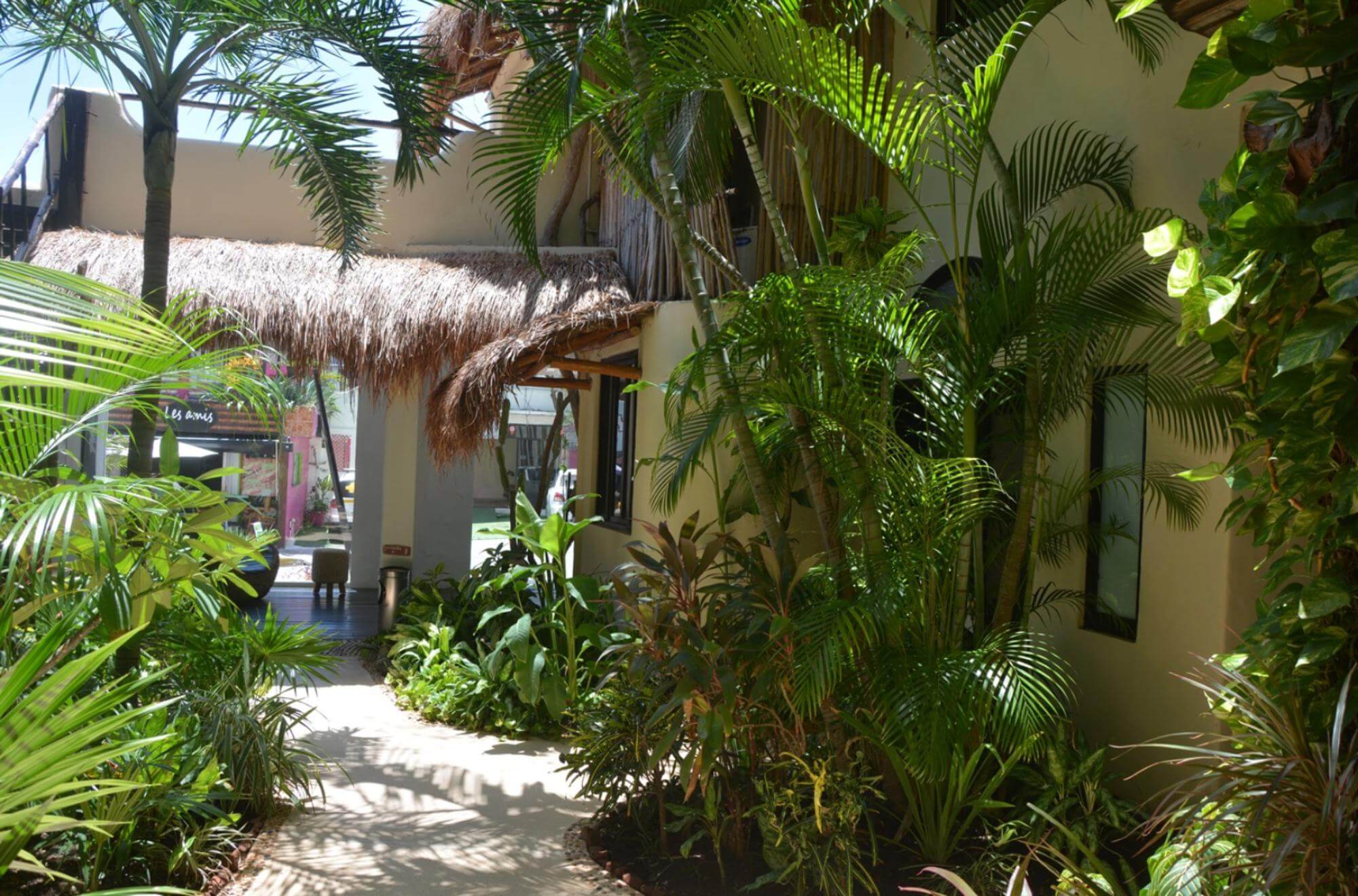 Encantador Hotel Boutique con alberca en Venta, Zona Centro, Playa del Carmen.