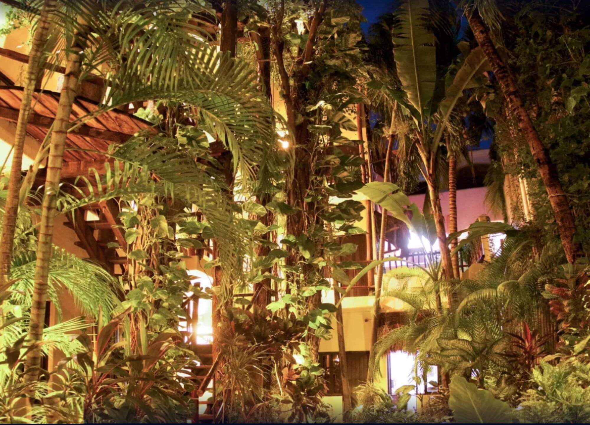 Encantador Hotel Boutique con alberca en Venta, Zona Centro, Playa del Carmen.