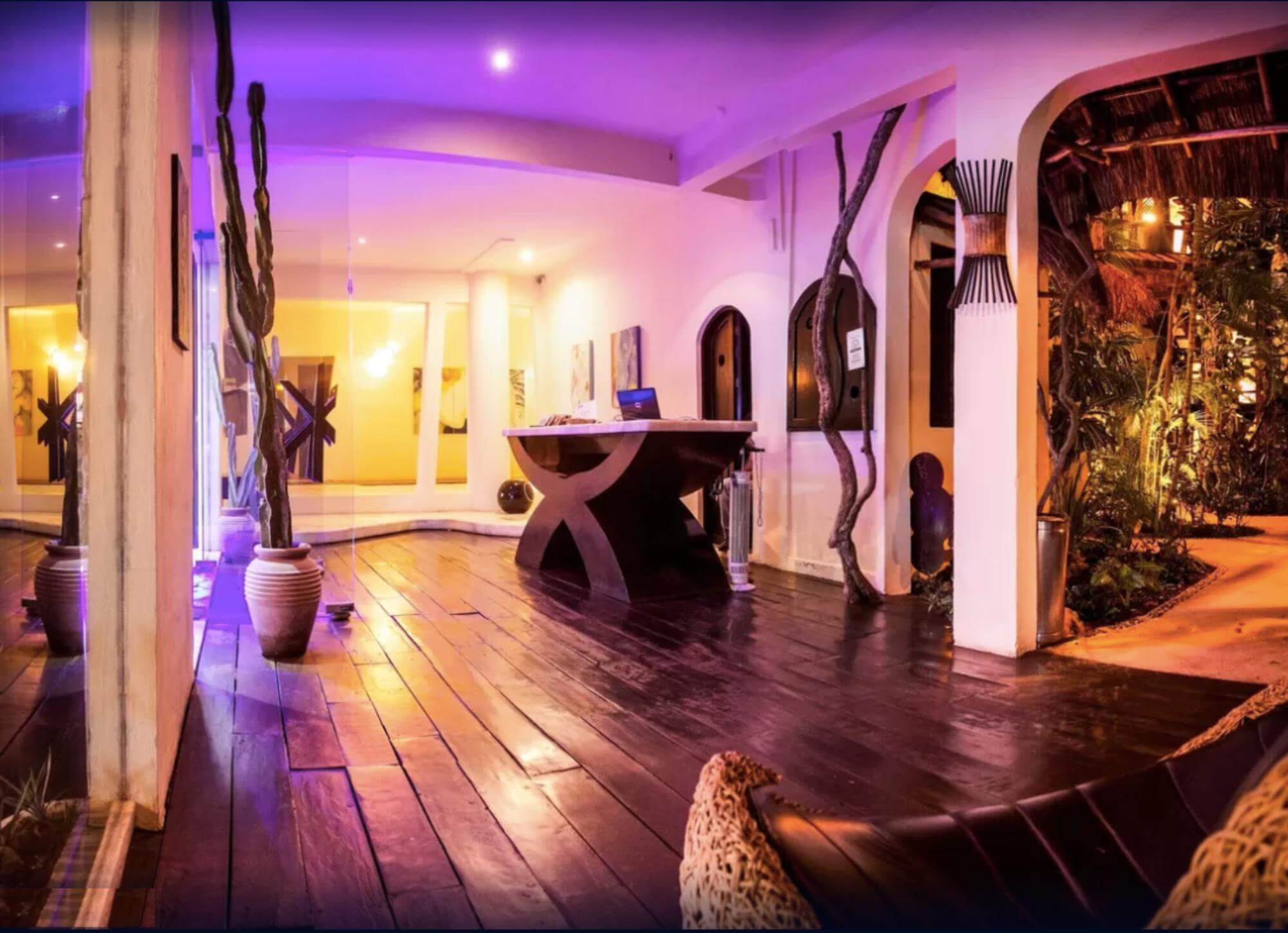 Encantador Hotel Boutique con alberca en Venta, Zona Centro, Playa del Carmen.