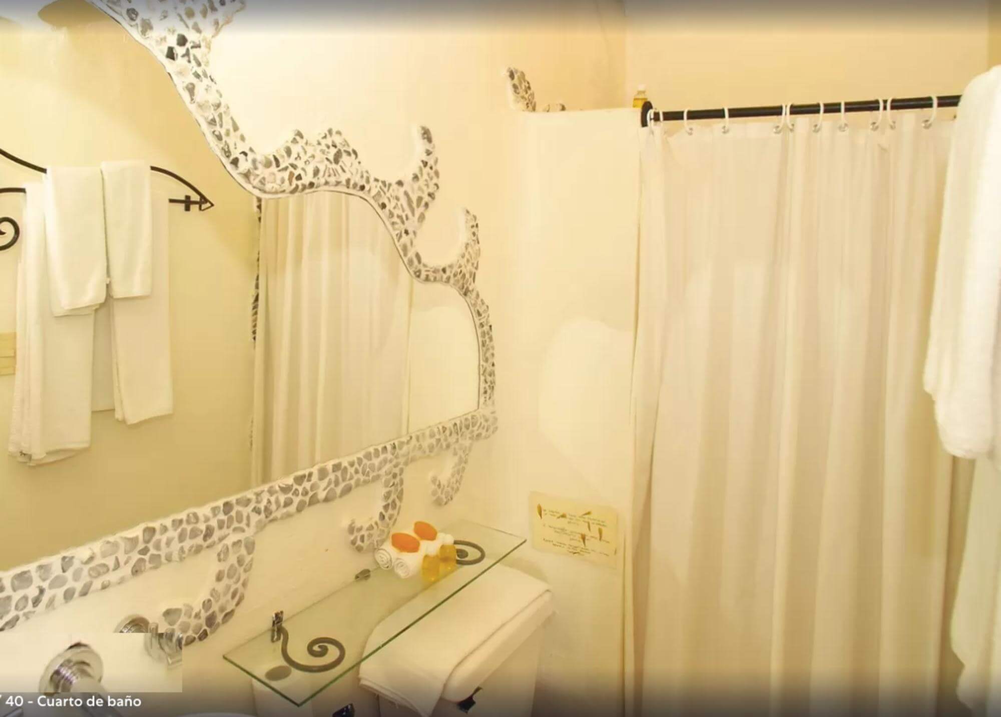 Encantador Hotel Boutique con alberca en Venta, Zona Centro, Playa del Carmen.