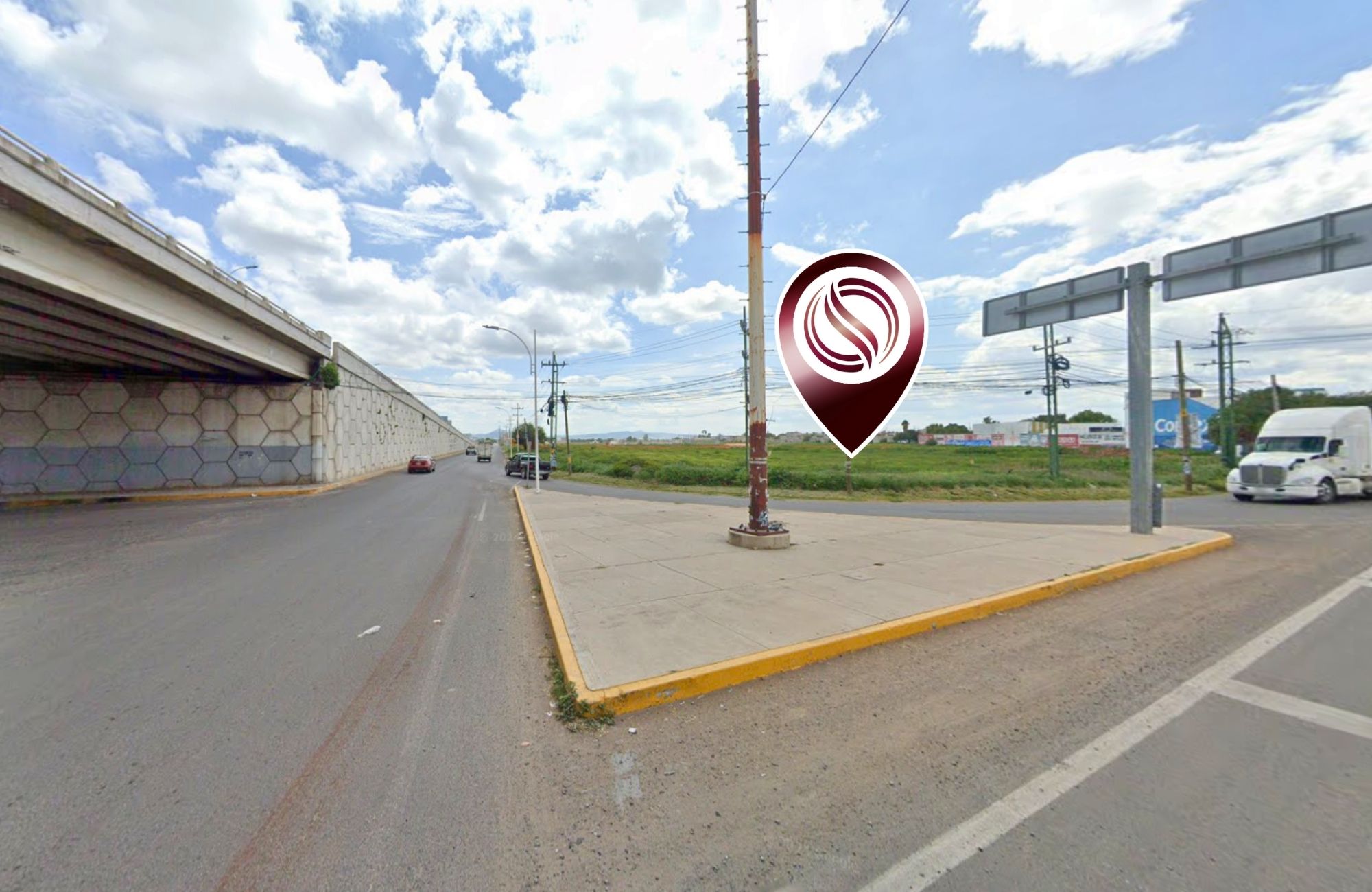 Macrolote Comercial en zona industrial, en venta, a un lado del Aeropuerto de Quer&eacute;taro.
