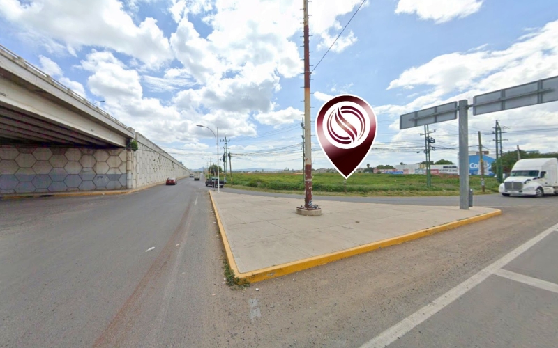 Macrolote Comercial en zona industrial, en venta, a un lado del Aeropuerto de Quer&eacute;taro.