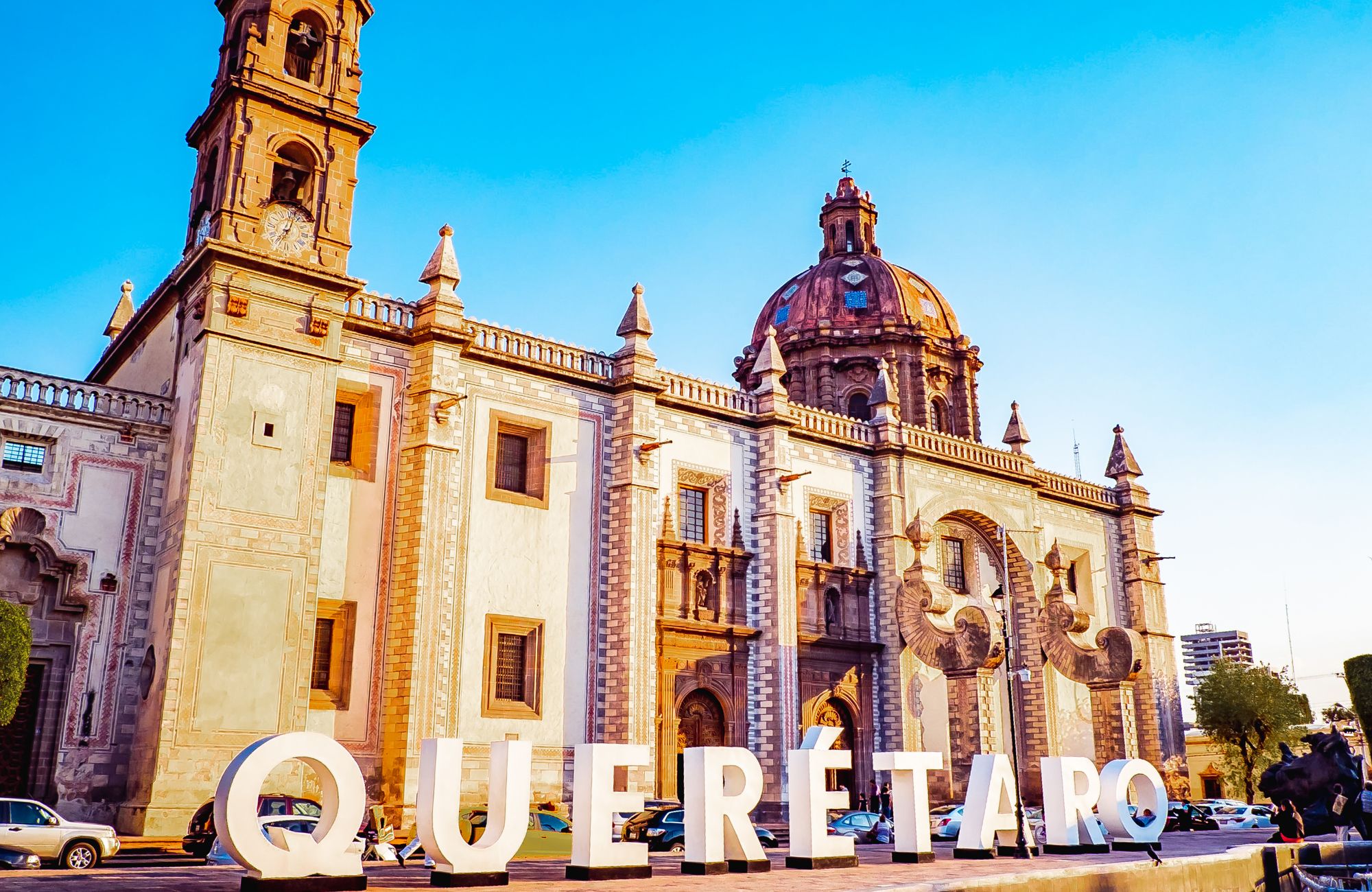 Macrolote Comercial en zona industrial, en venta, a un lado del Aeropuerto de Quer&eacute;taro.