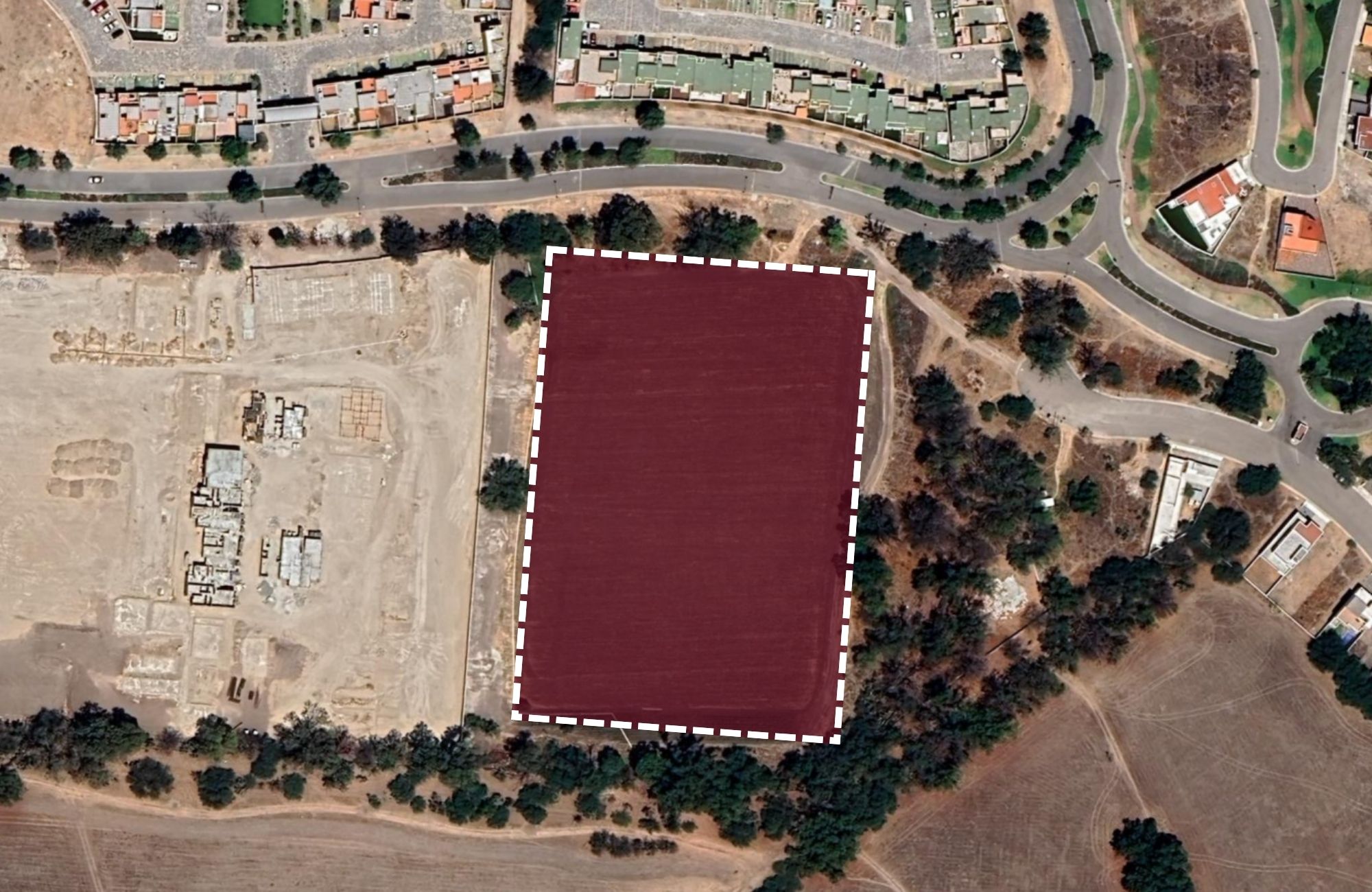 Lote de 12,049 m&sup2; en comunidad cerrada con campo de golf, en venta, San Miguel de Allende.