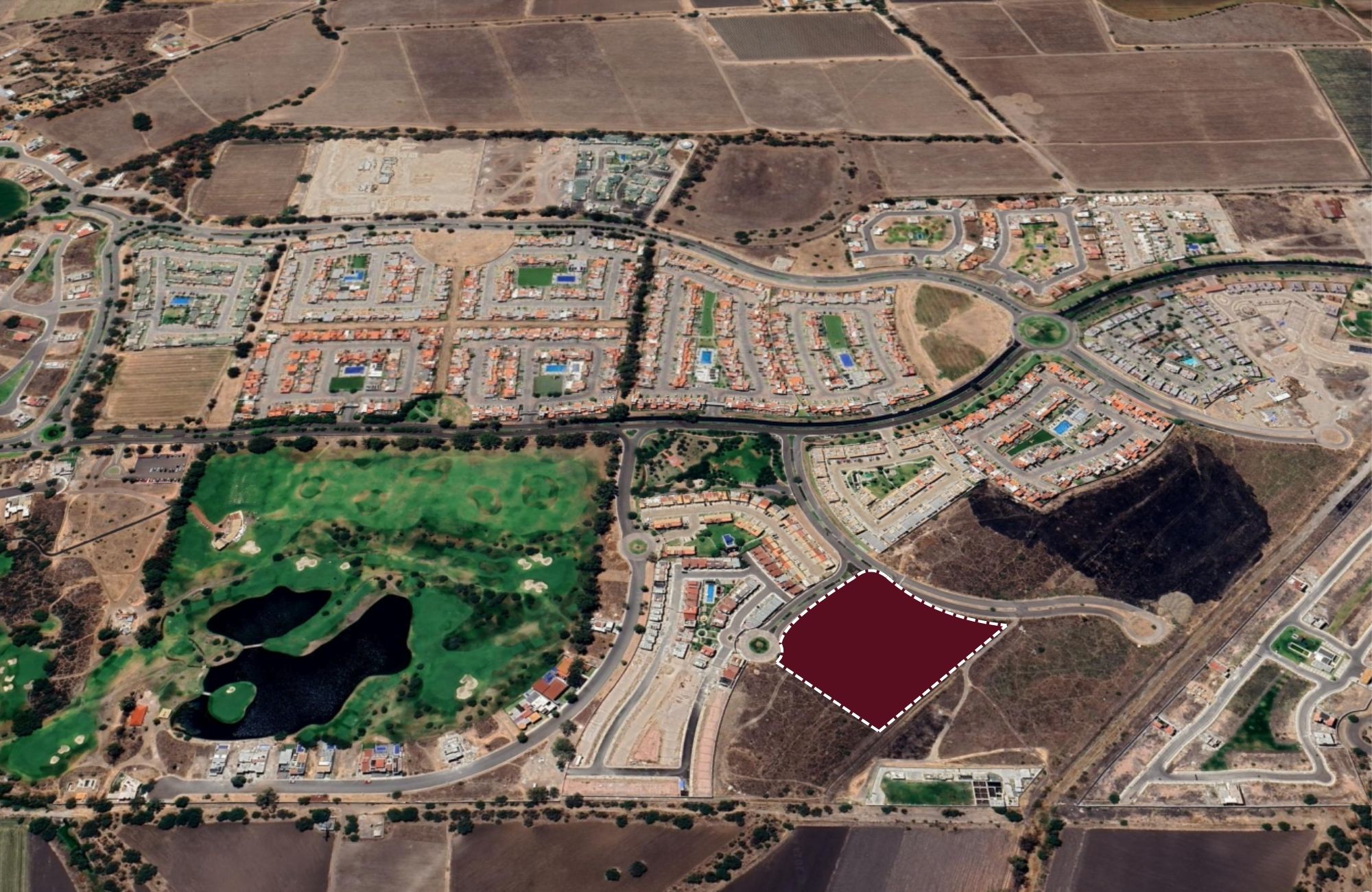 Lote de 13,854 m&sup2; en comunidad cerrada con campo de golf, en venta, San Miguel de Allende.