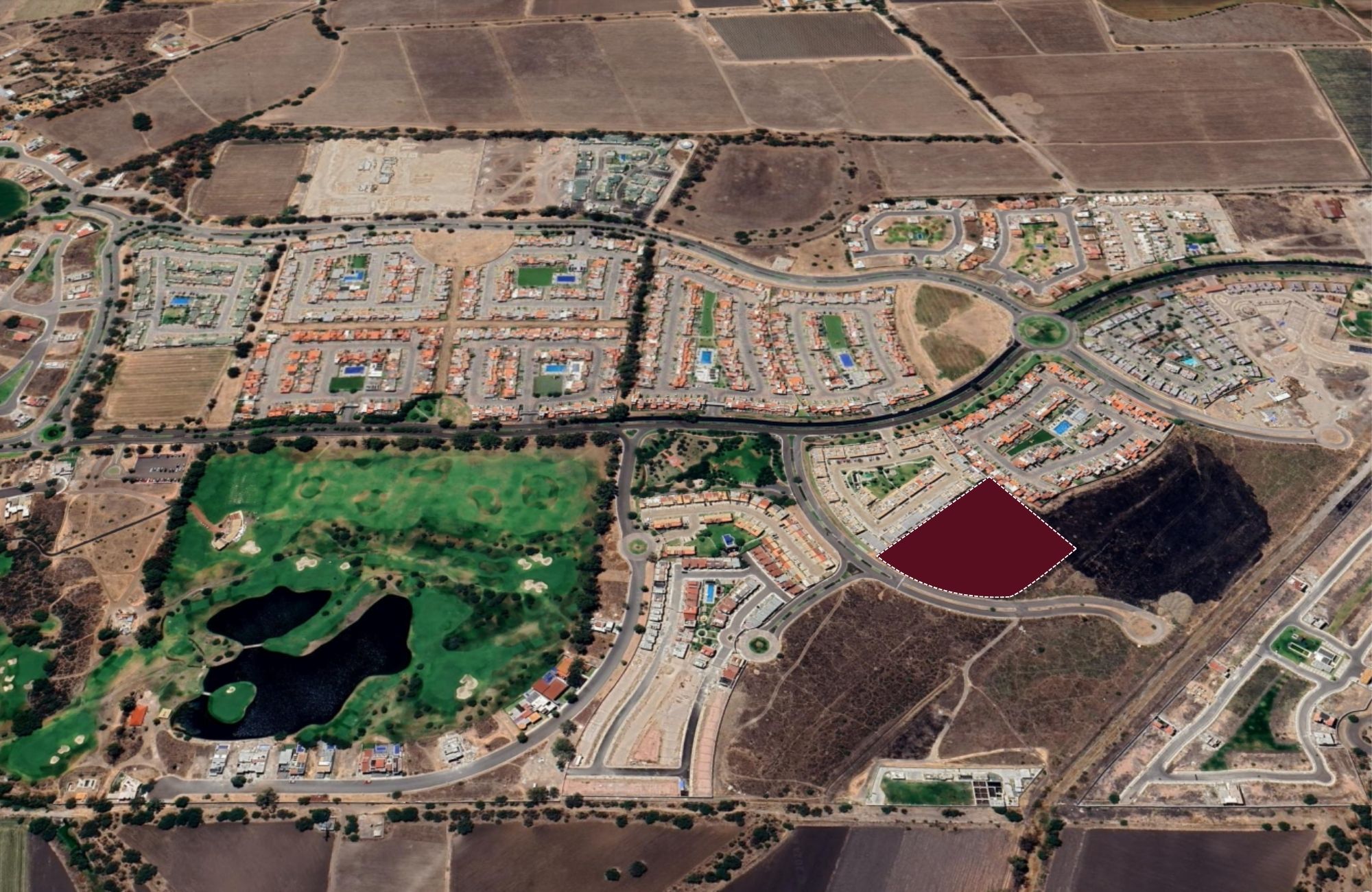 Lote de 12,049 m&sup2; en comunidad cerrada con campo de golf, en venta, San Miguel de Allende.
