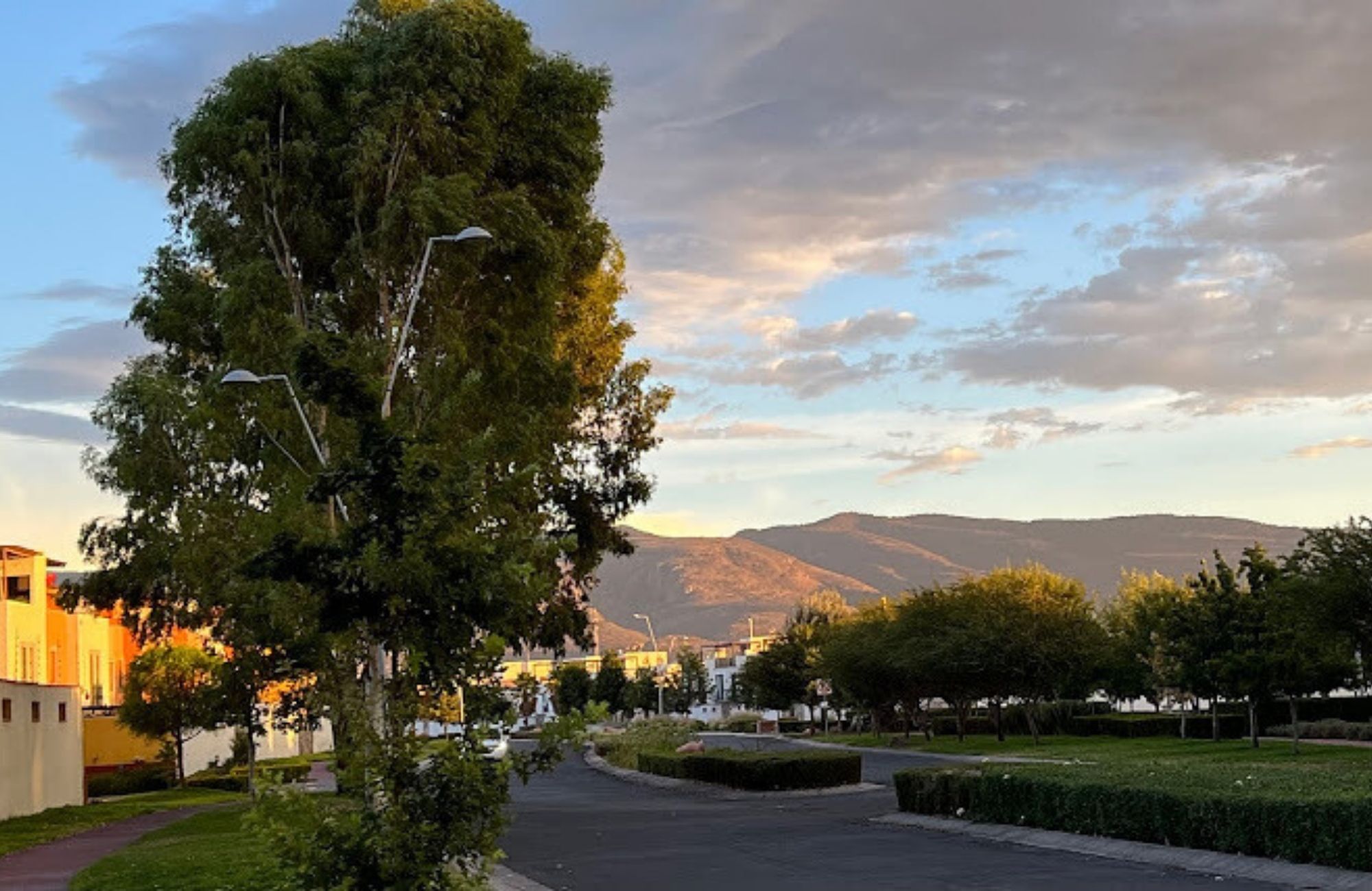 Lote de 12,049 m&sup2; en comunidad cerrada con campo de golf, en venta, San Miguel de Allende.