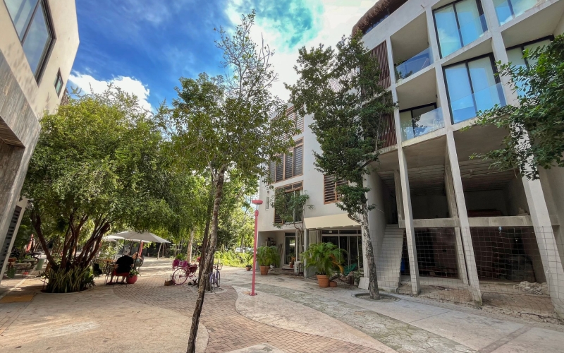Local comercial con acceso independiente en venta, Aldea Zama, Tulum