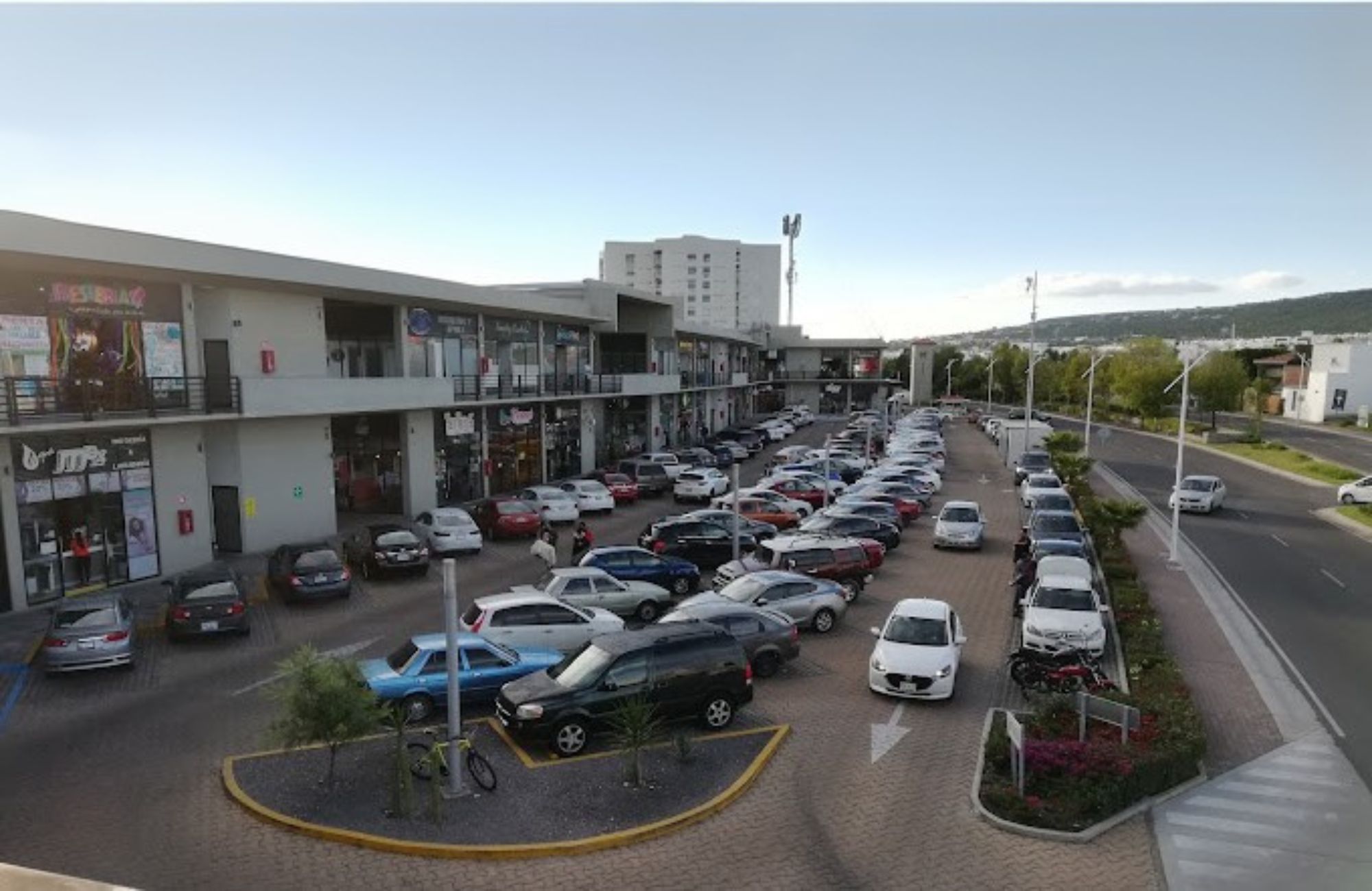 Lote para desarrollo vertical de 5,453 m2, en venta, en El Refugio, Quer&eacute;taro