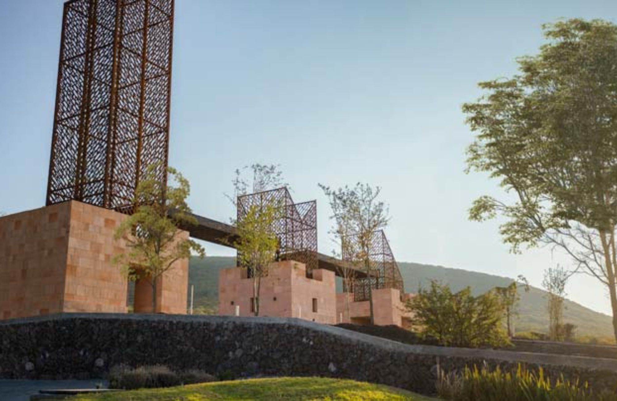 Lote para desarrollo vertical de 5,453 m2, en venta, en El Refugio, Quer&eacute;taro