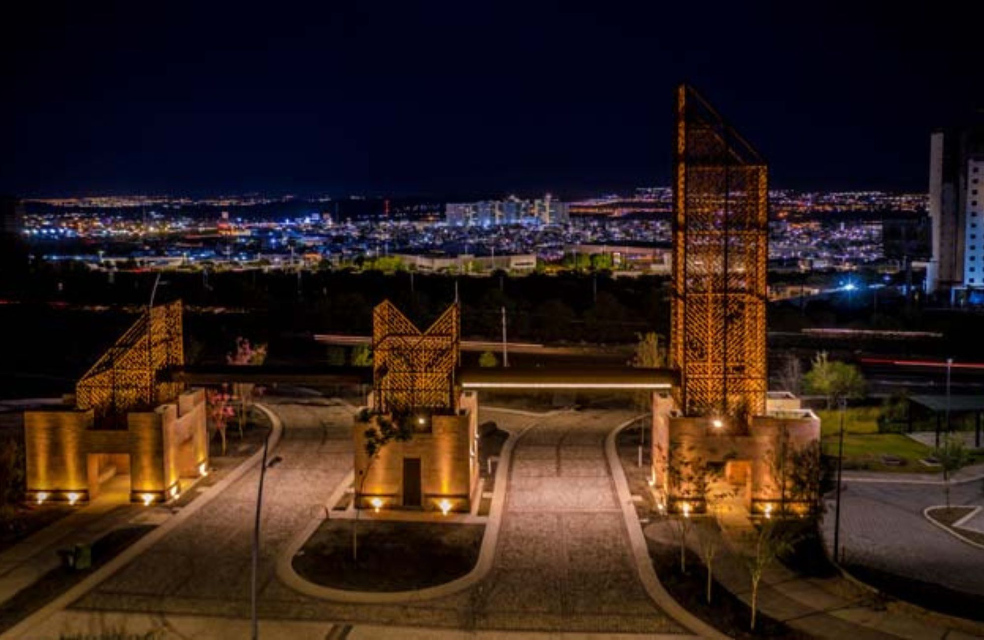 Lote para desarrollo vertical de 4,856 m2, en venta, en El Refugio, Quer&eacute;taro