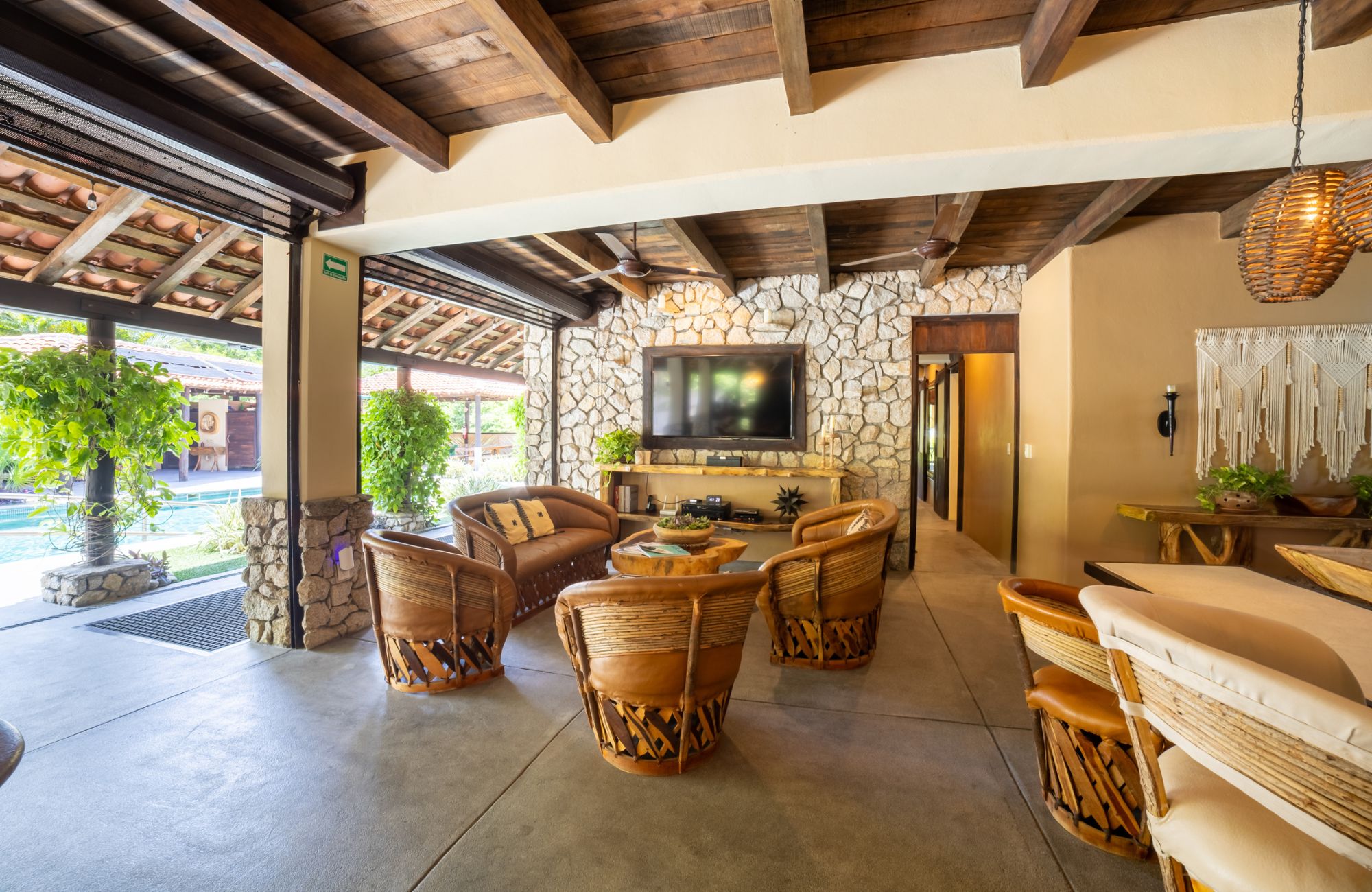 Hotel Boutique accesible a 300m del mar, en venta, La Bocana, Huatulco