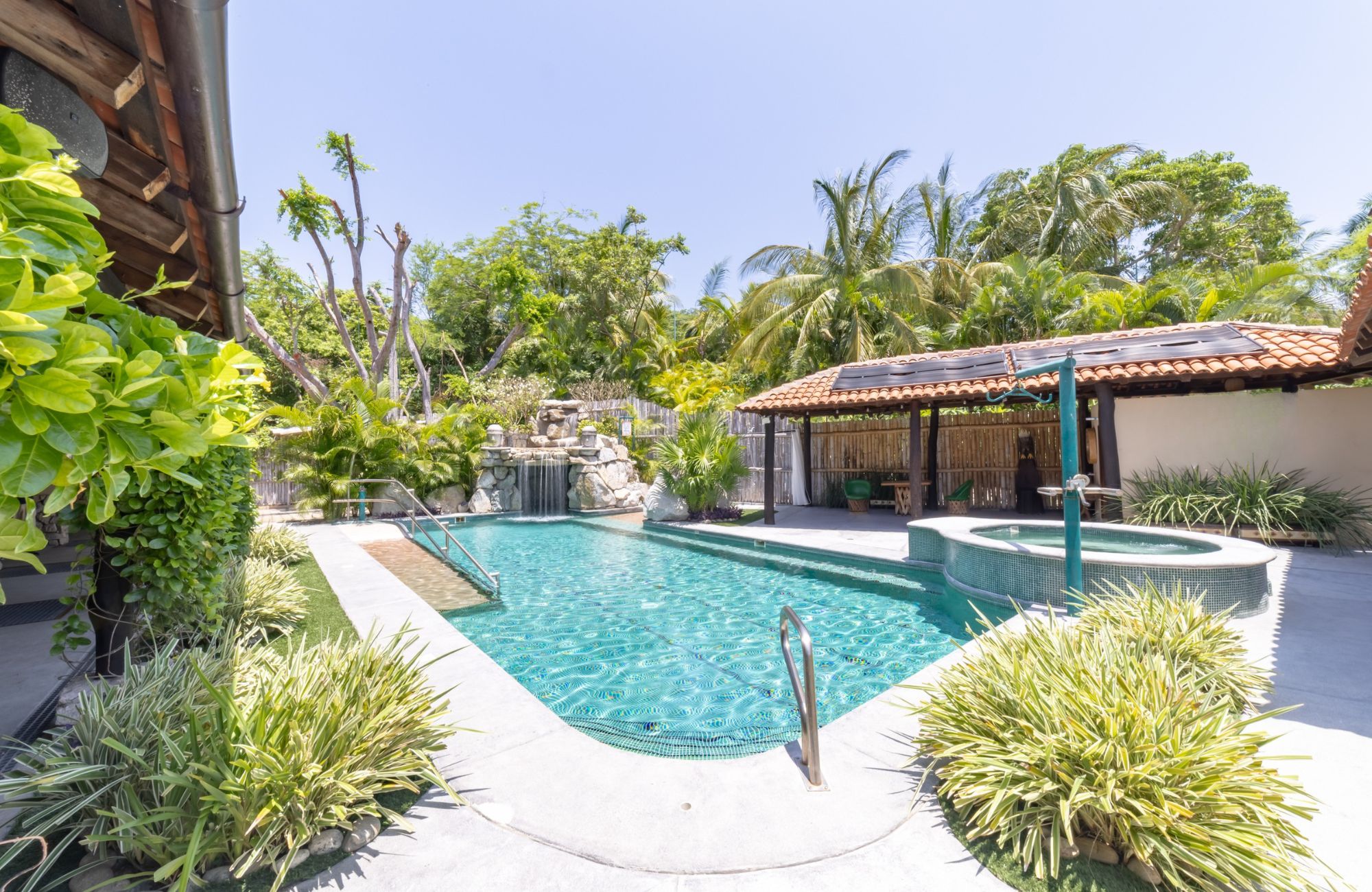 Hotel Boutique accesible a 300m del mar, en venta, La Bocana, Huatulco