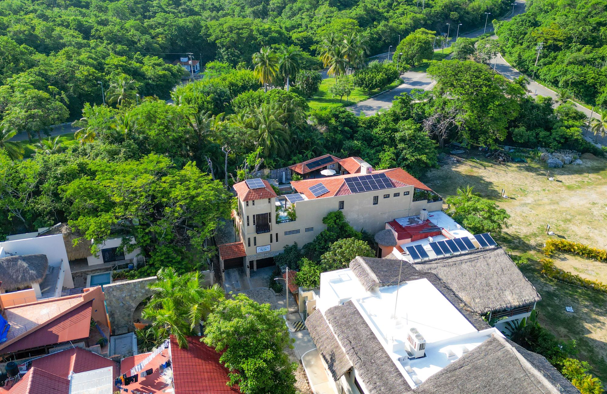 Hotel Boutique accesible a 300m del mar, en venta, La Bocana, Huatulco