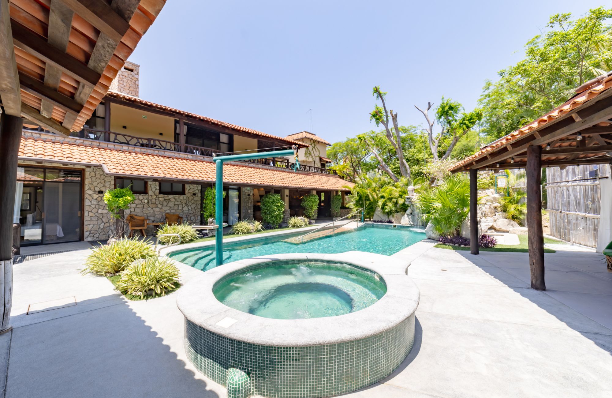 Hotel Boutique accesible a 300m del mar, en venta, La Bocana, Huatulco