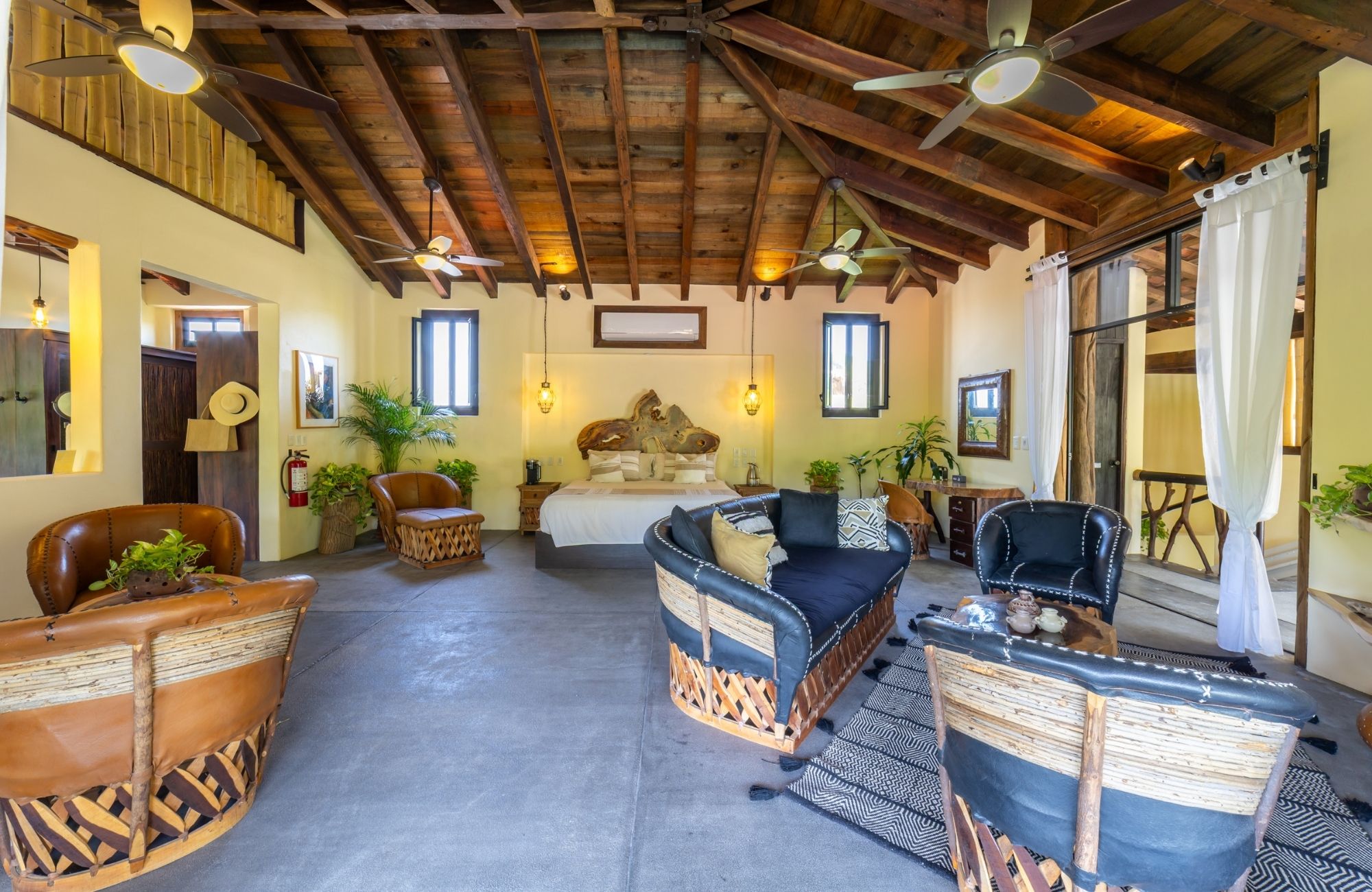 Hotel Boutique accesible a 300m del mar, en venta, La Bocana, Huatulco